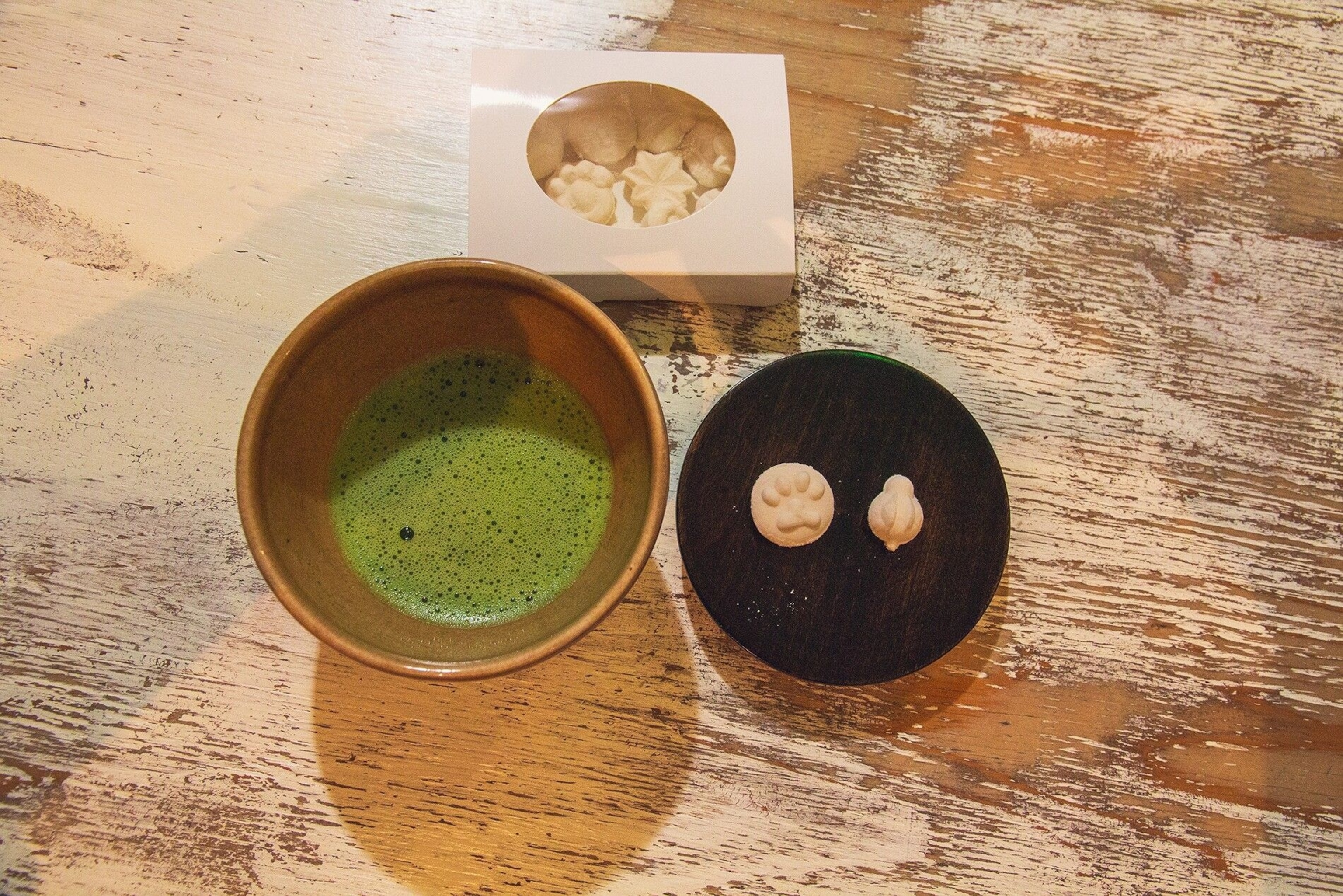 A green bowl of wasanbon.