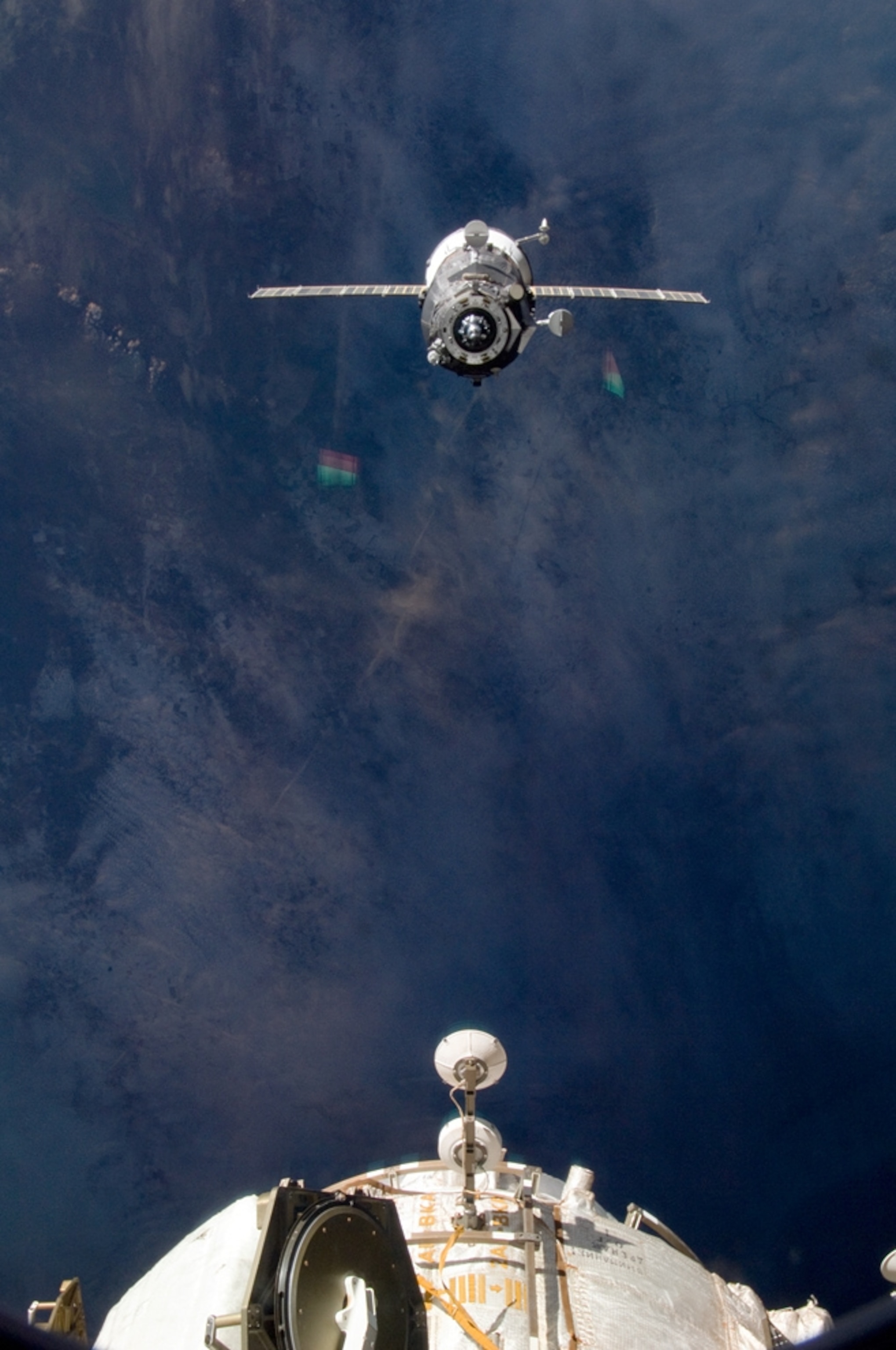 Space station picture: An unpiloted supply ship approaches the ISS