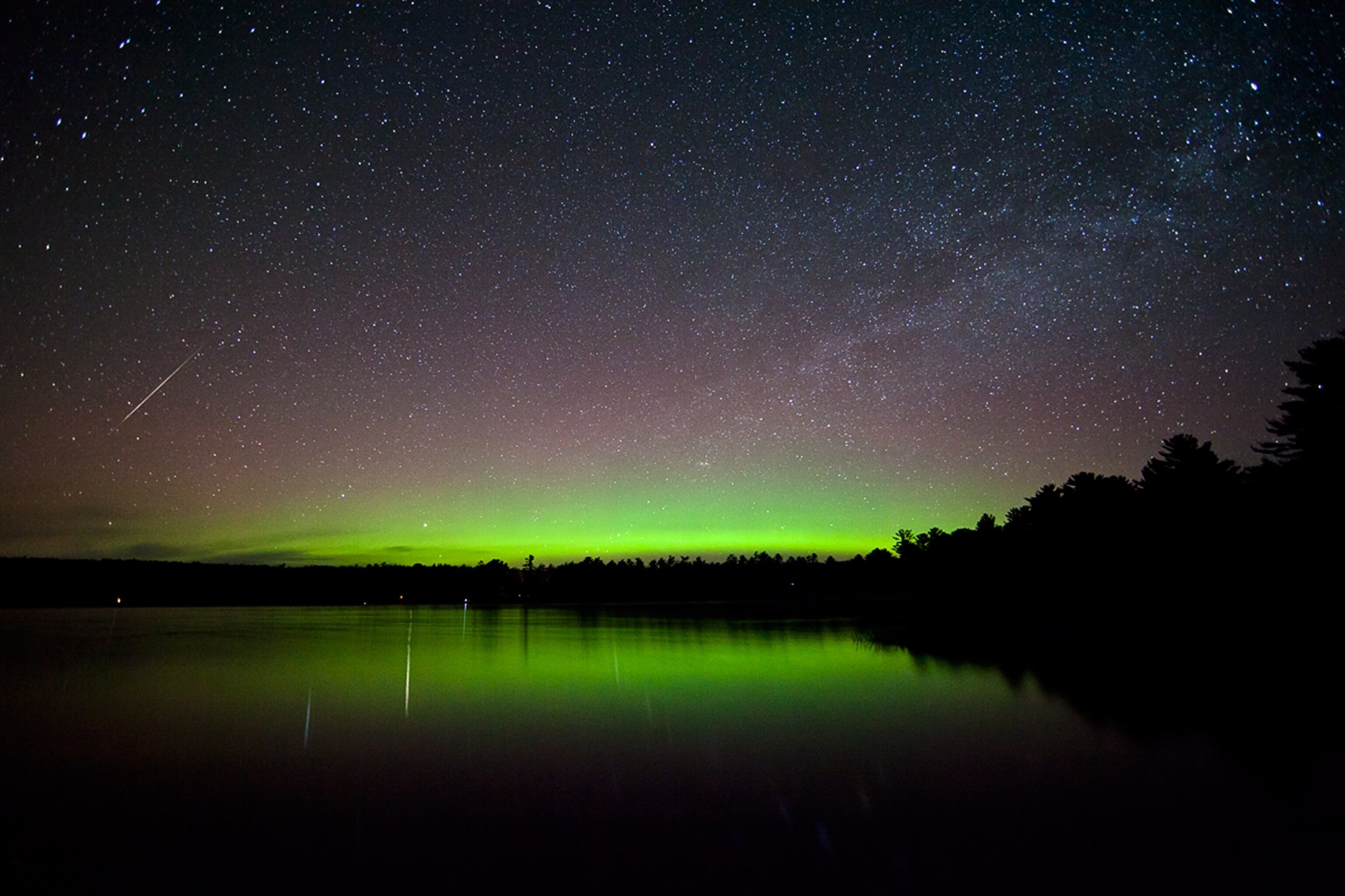 Lyrid meteor shower picture: Lyrids over Michigan, with aurora