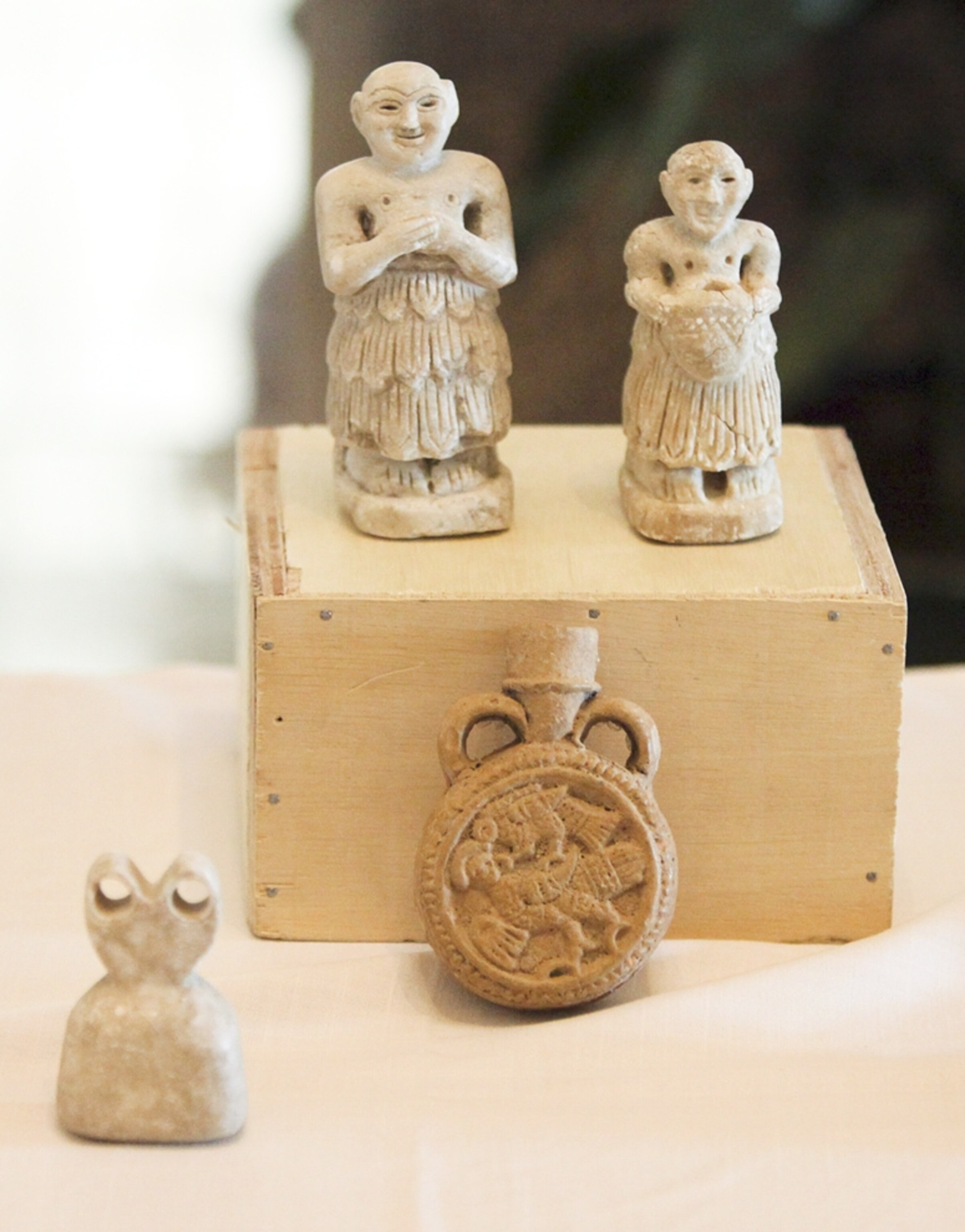 Picture of unidentified artifacts, displayed in Baghdad among other looted Iraqi artifacts returned to Iraq