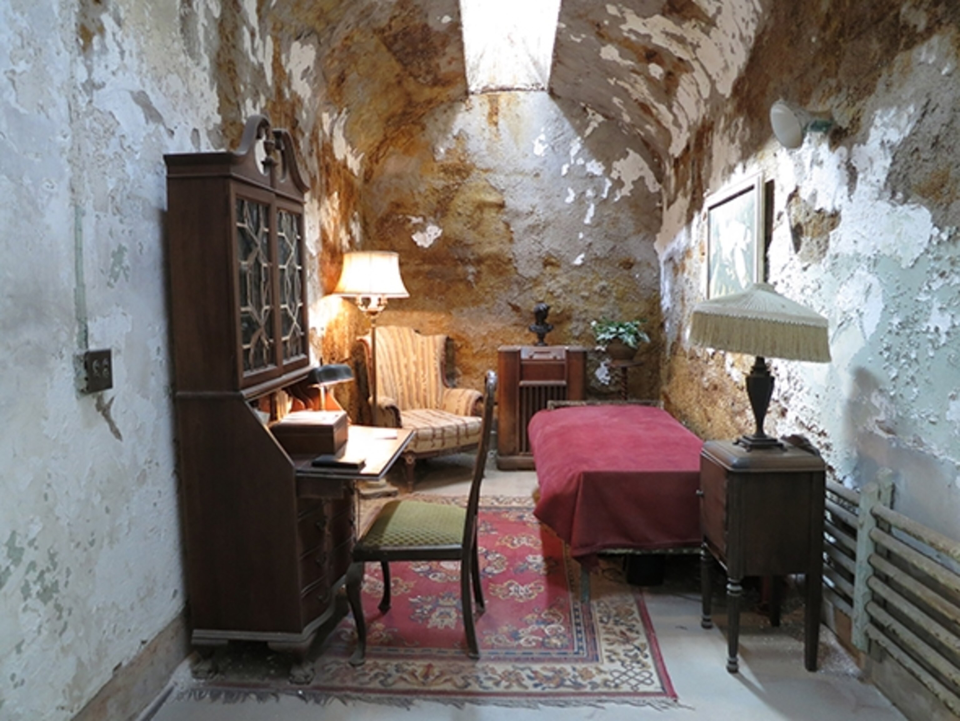 Al Capone's cell in the Eastern State Penitentiary. (Photograph by Robert Reid)