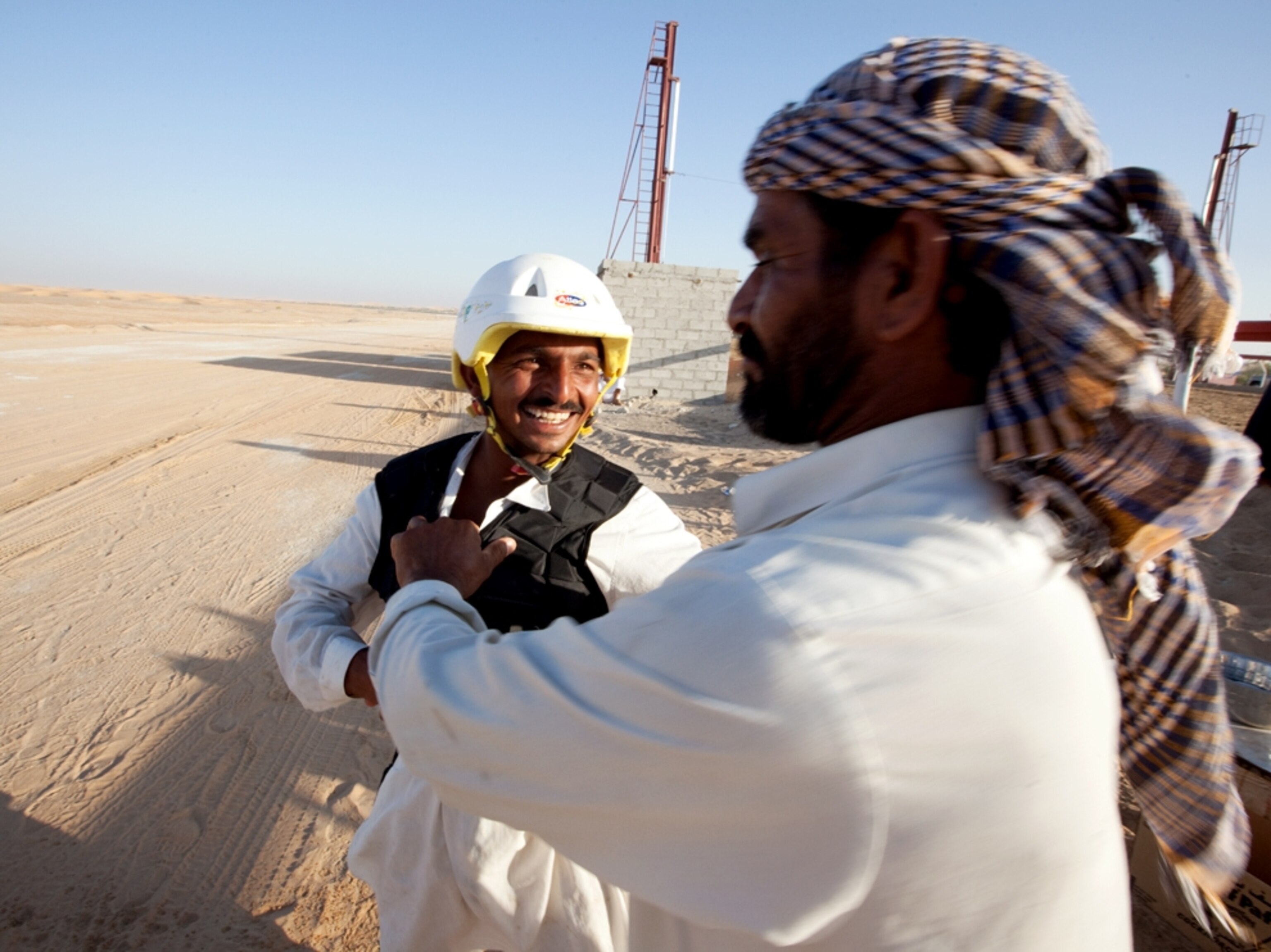 Men laughing (photo)