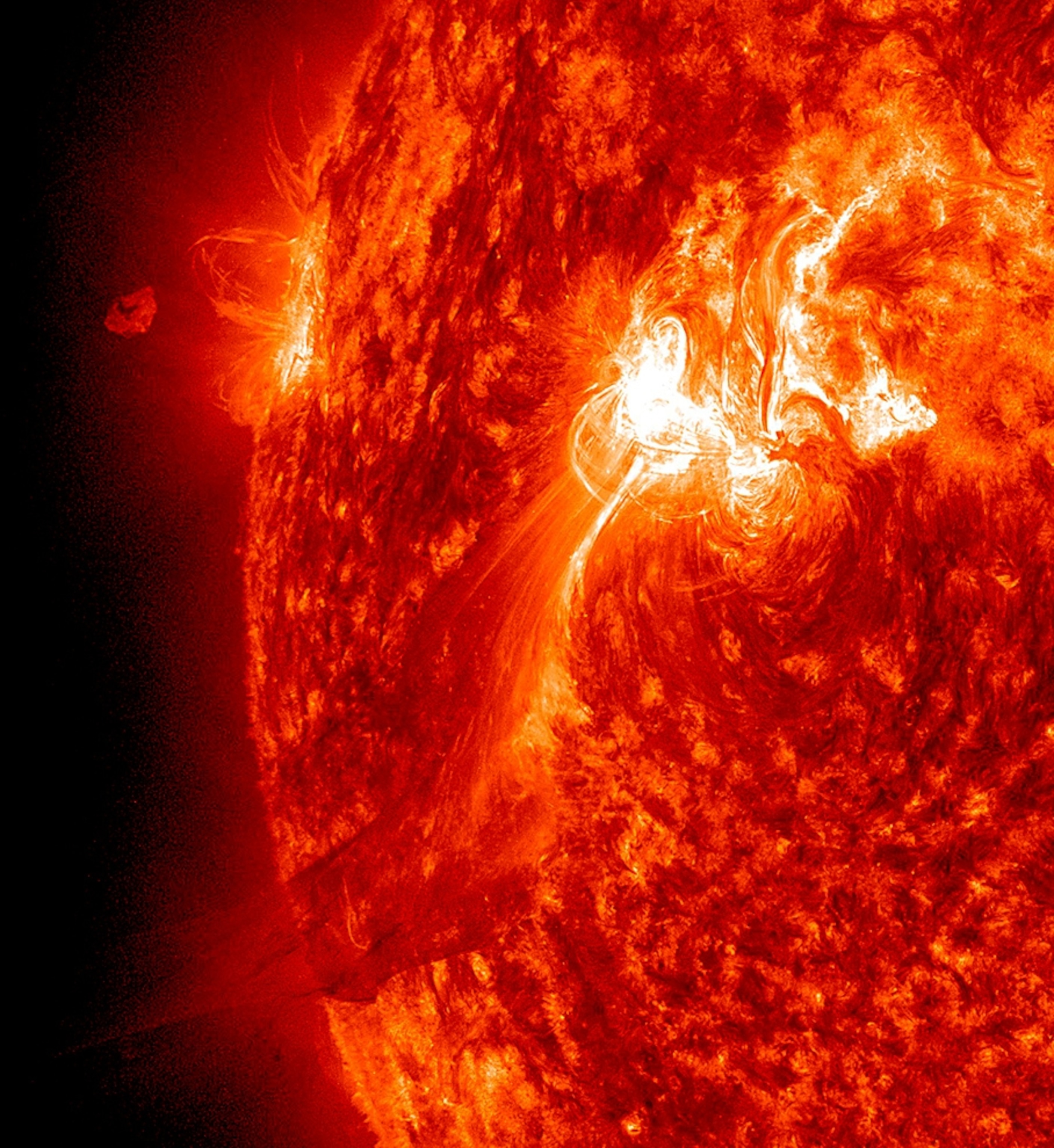 Solar flare picture: A sun eruption seen in ultraviolet light