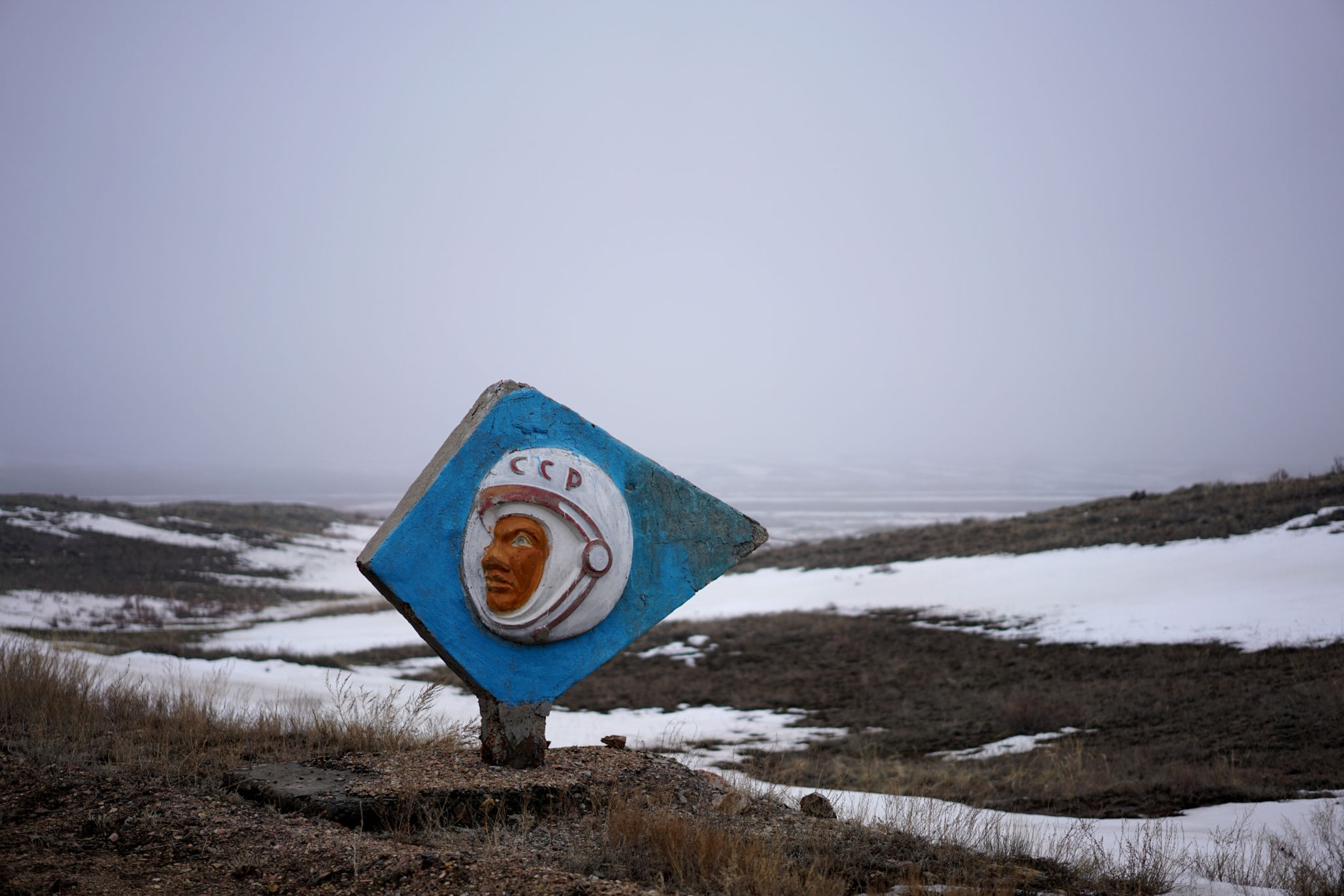 a sign depicting astronaut helmet