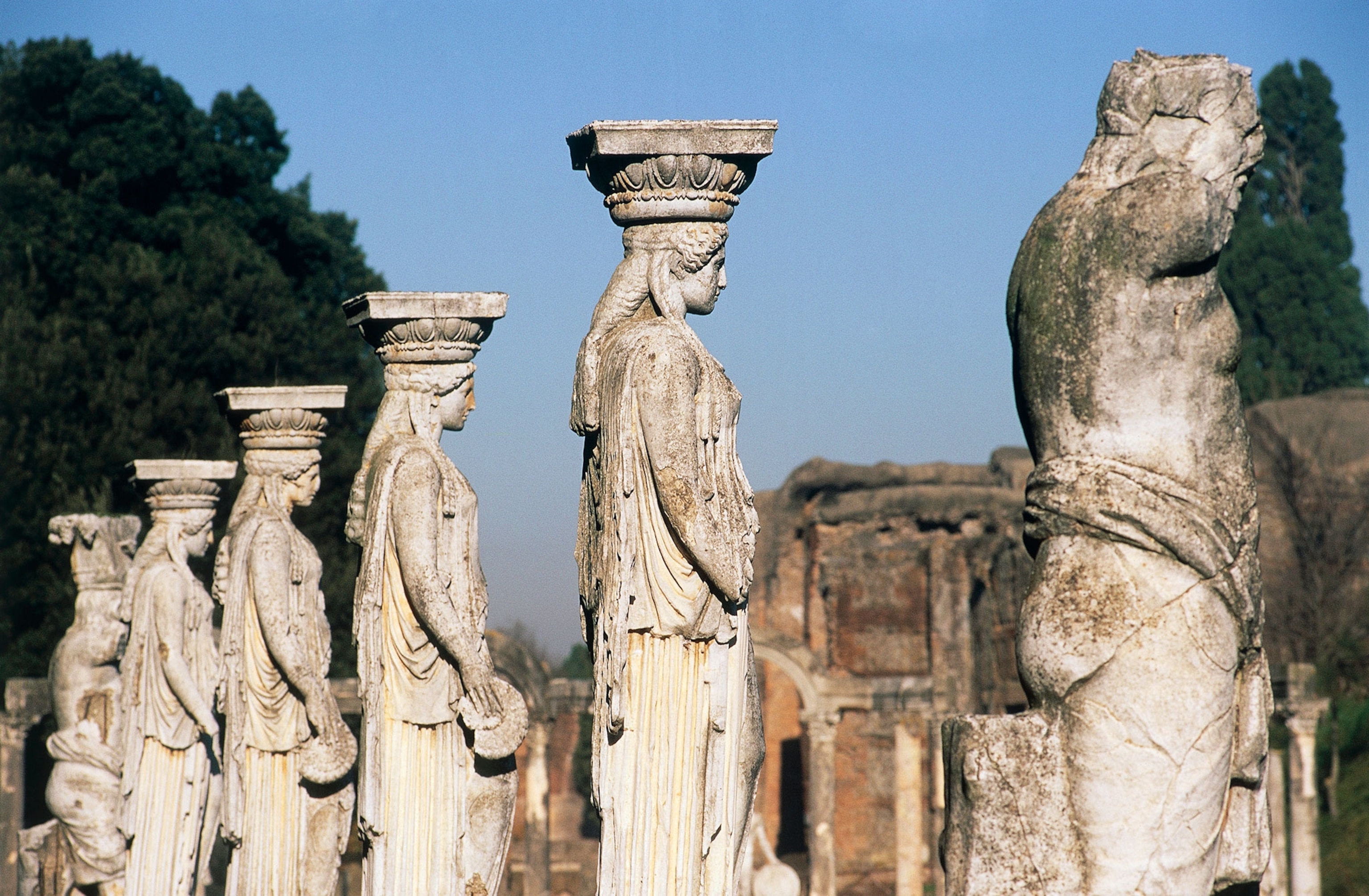 statues at Hadrian's villa