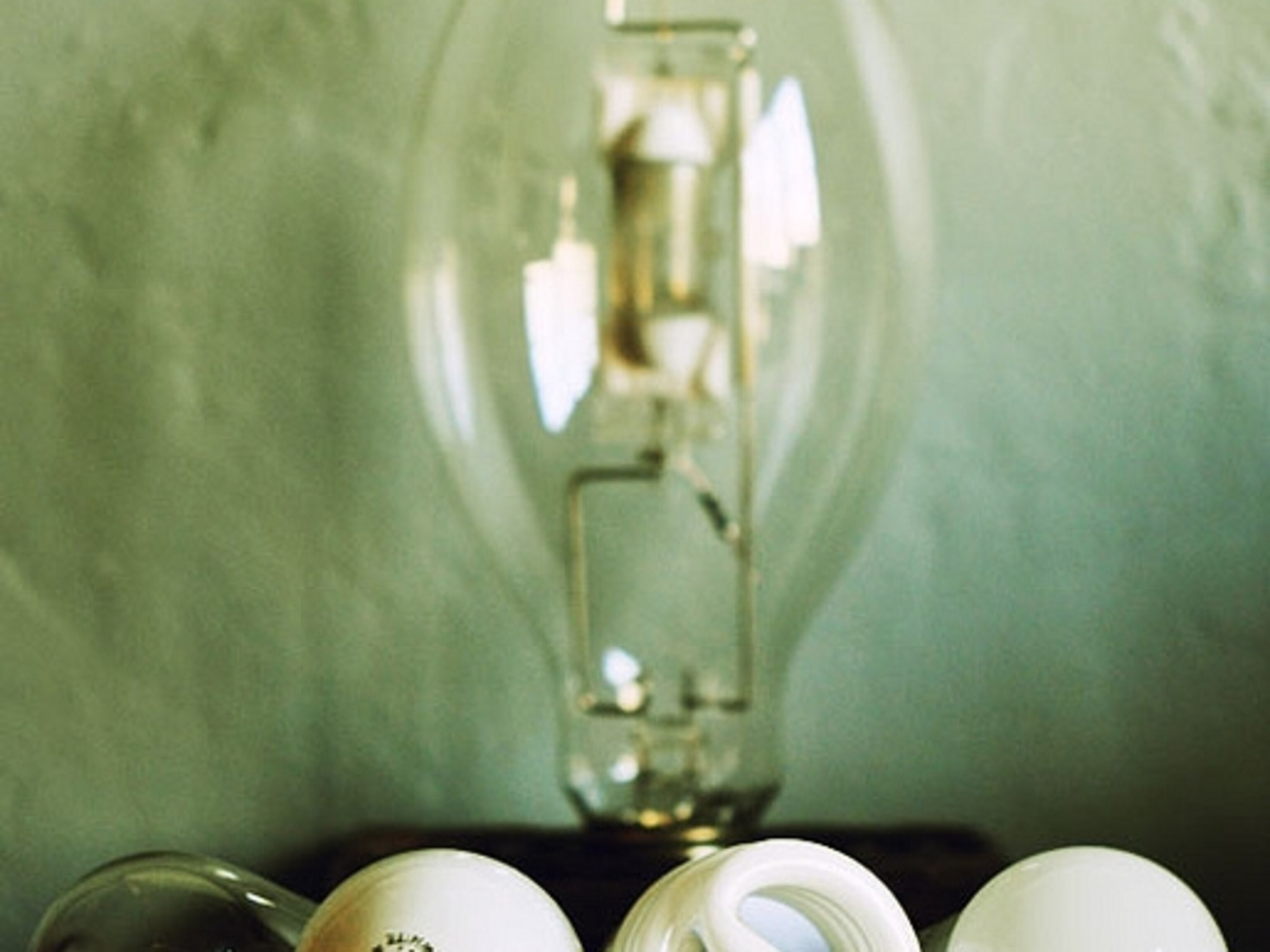 World’s ‘Thinnest’ Light Bulb, Made From Graphene, Debuts National