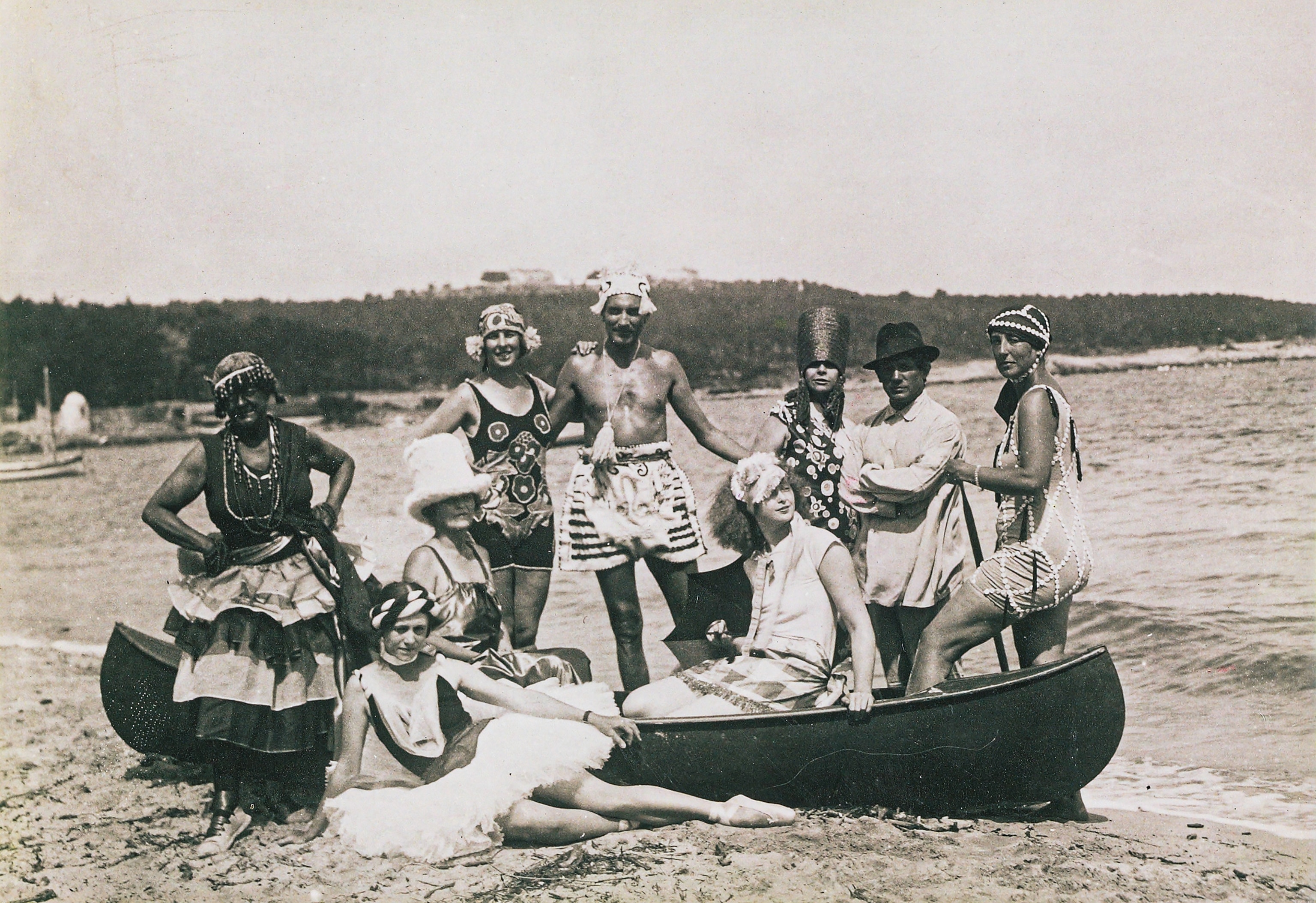 Famous beach goers are pictured.