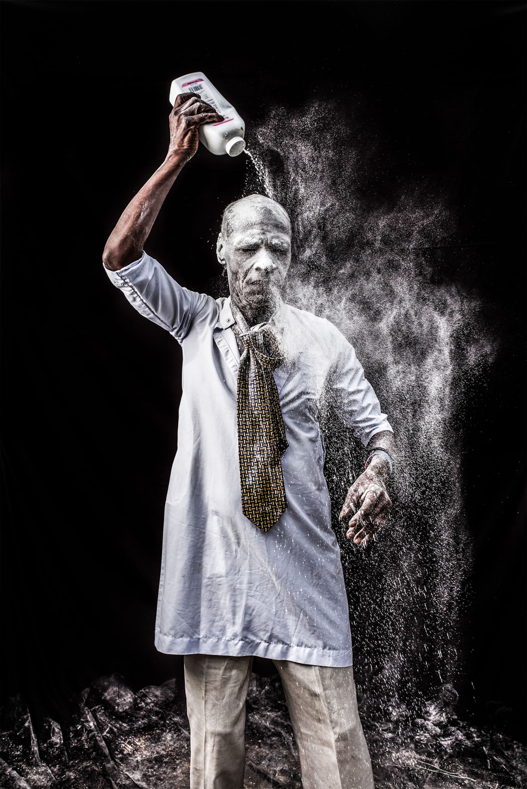 a man putting baby powder on himself