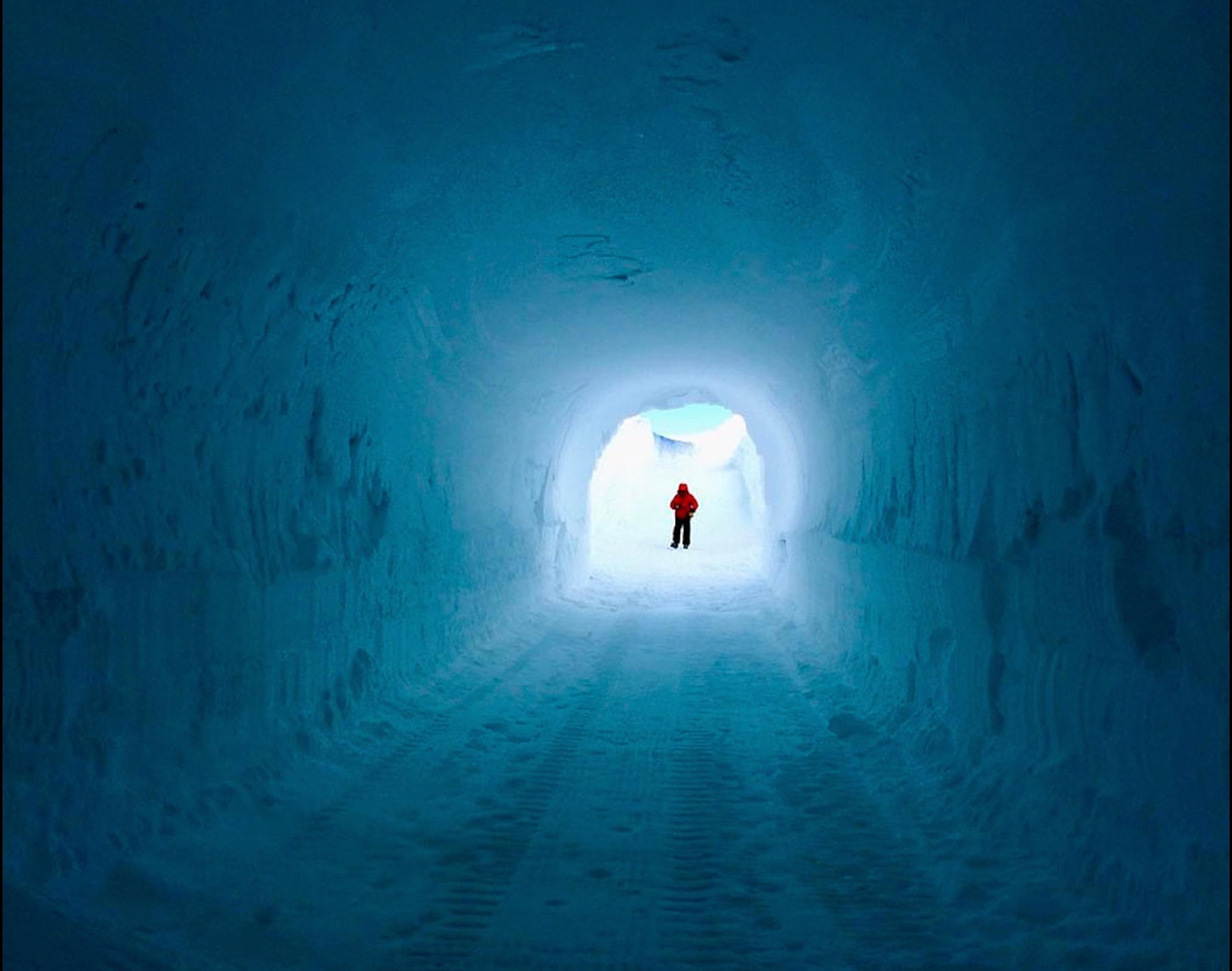 interior and entrance of the Ice Memory Sanctuary