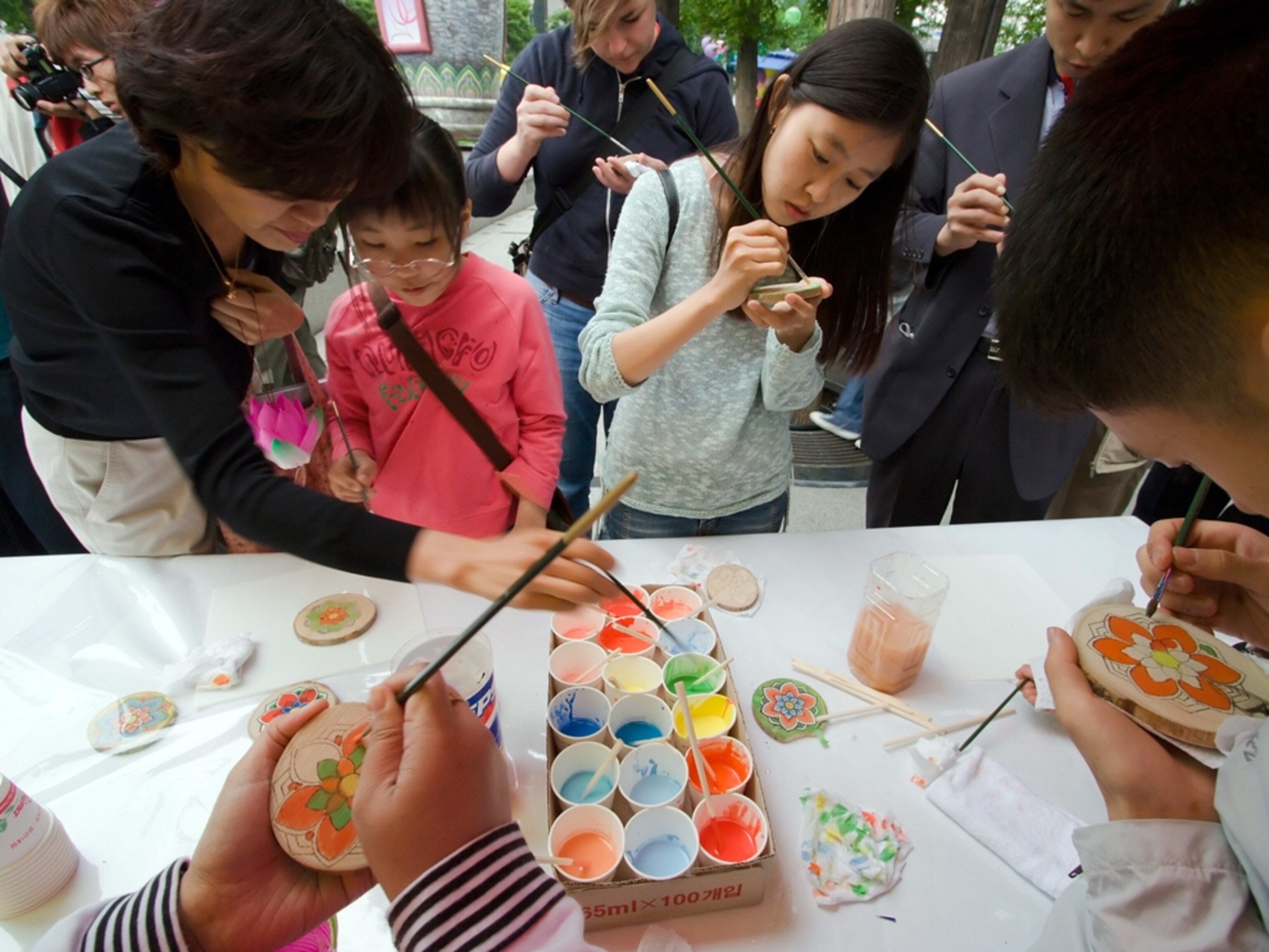 Painting lotus flowers