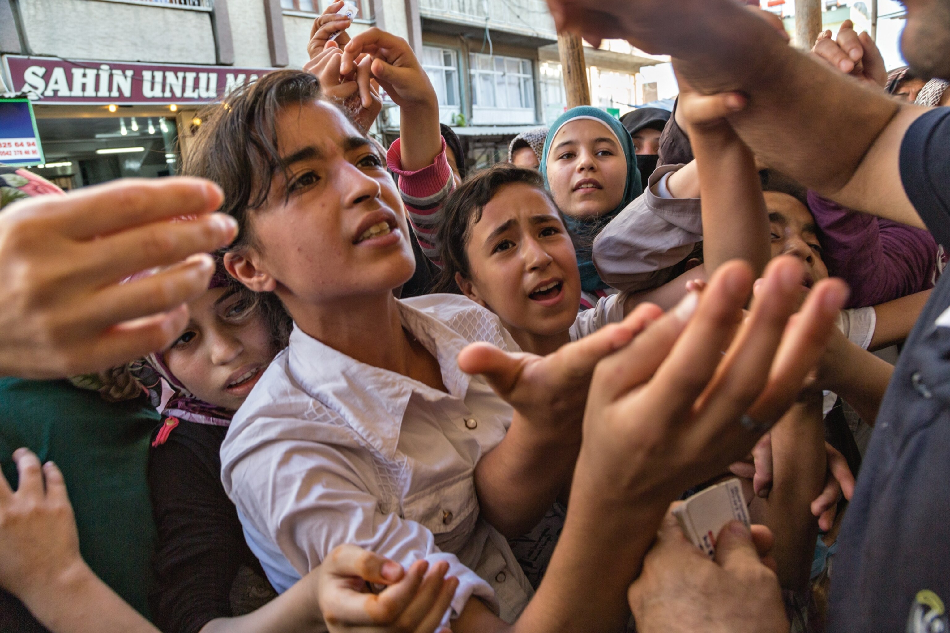 Syrian refugees waiting for free bread