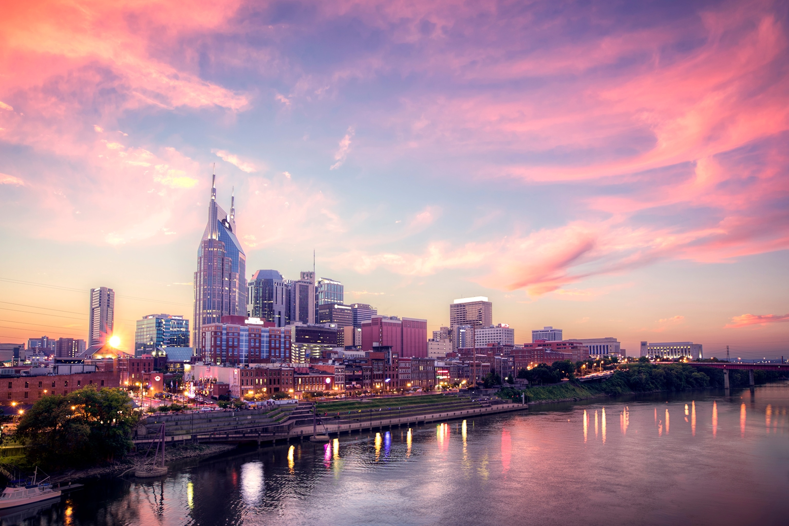 the skyline in Nashville, Tennessee