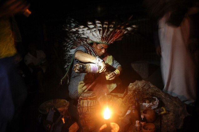Ancient hallucinogens found in 1,000-year-old shamanic pouch | Nat Geo 90 A member of Brazil's Huni Kui tribe prepares ayahuasca to use in a healing ritual. The psychoactive plant preparation is indigenous to the peoples of the Amazon basin.