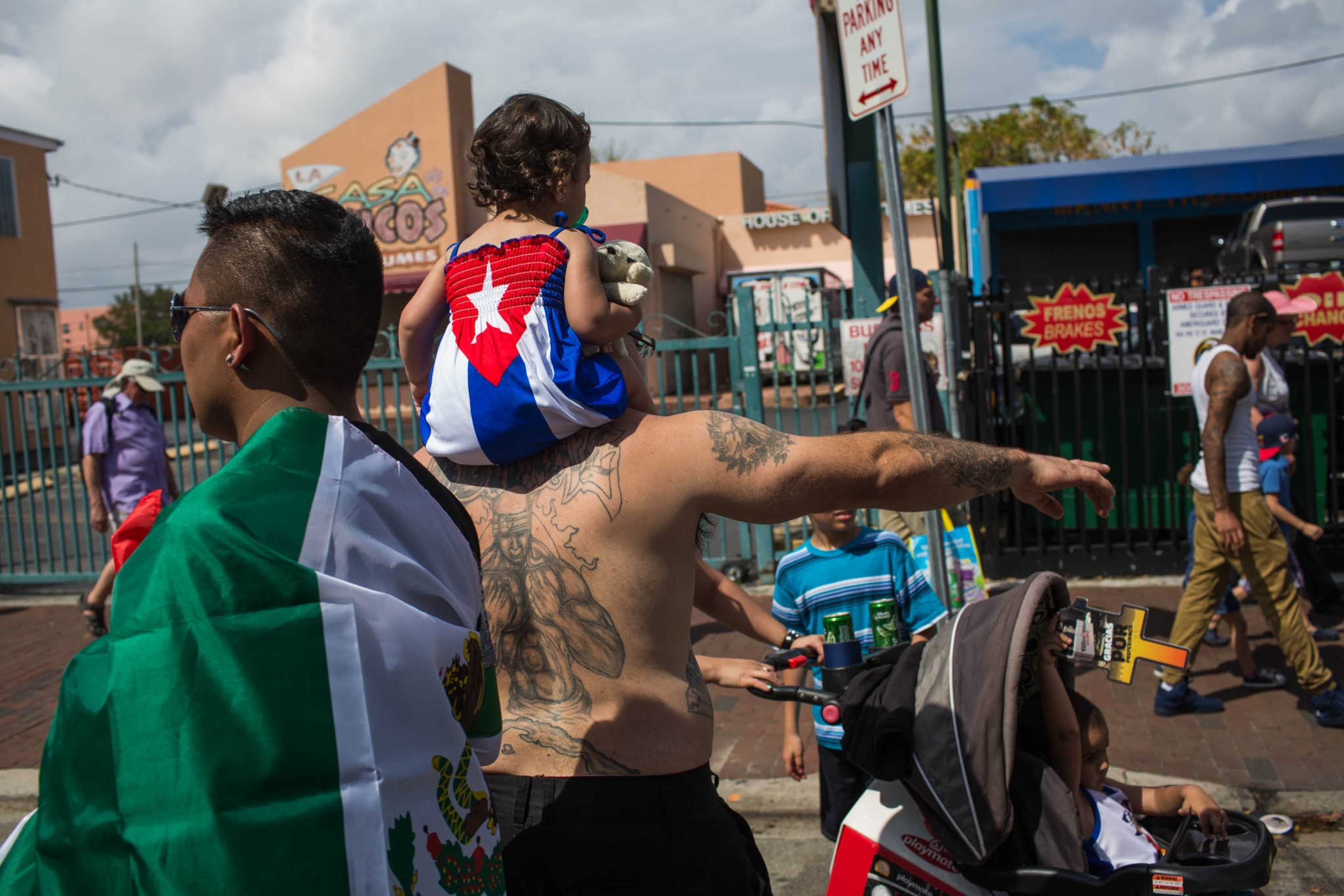 hispanic families celebrating in Miami