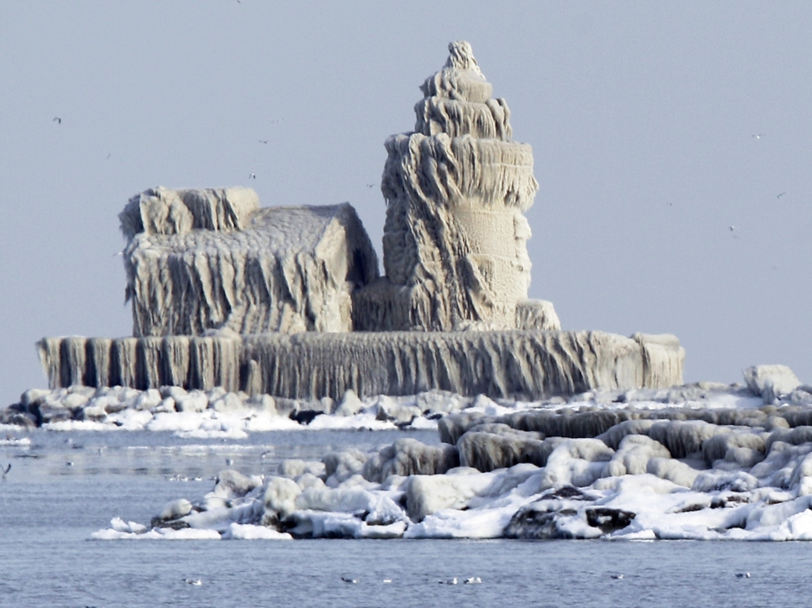 Lighthouse covered in ice in Cleveland, Ohio, on Lake Erie (picture)