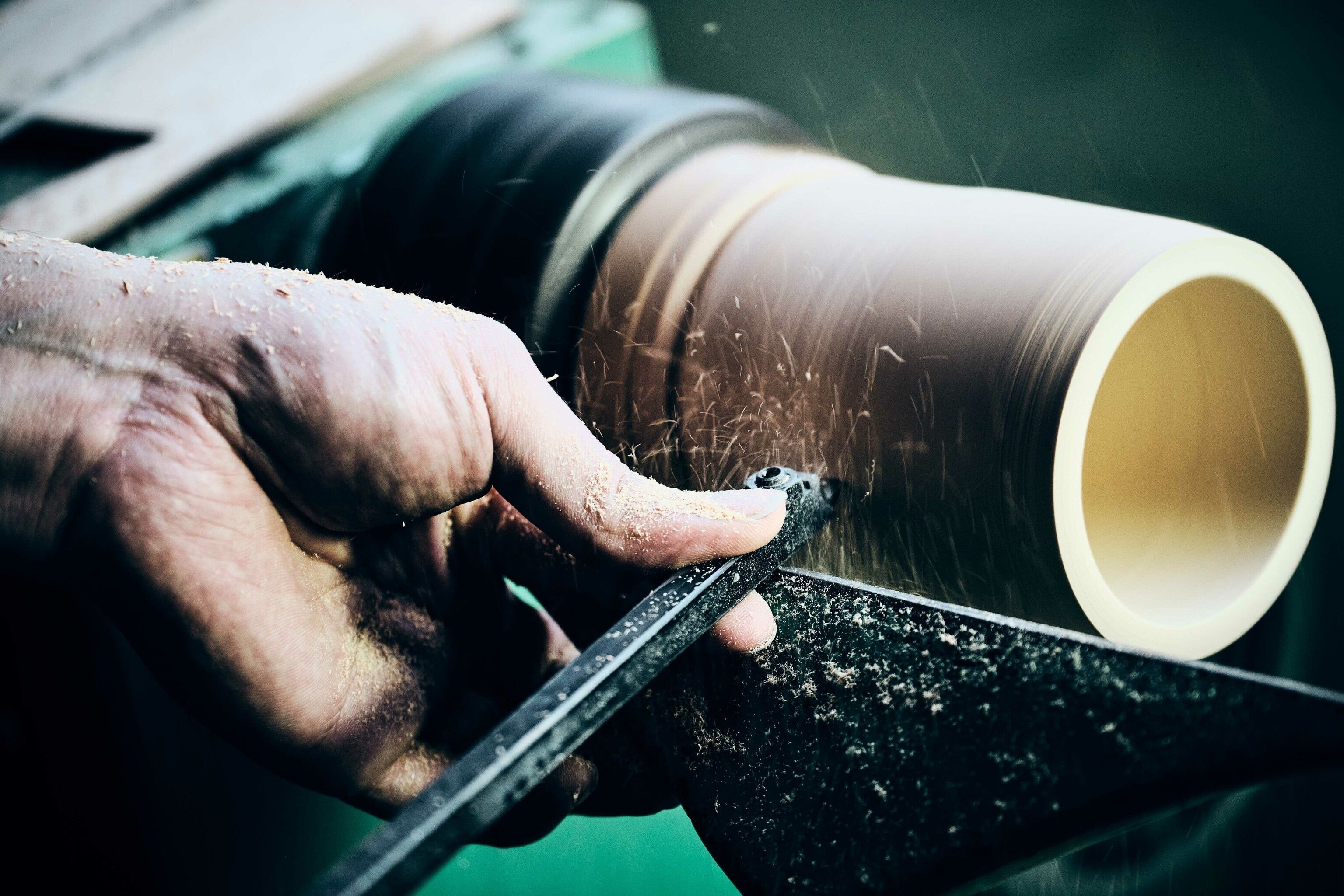 Bamboo is carved on a wheel.
