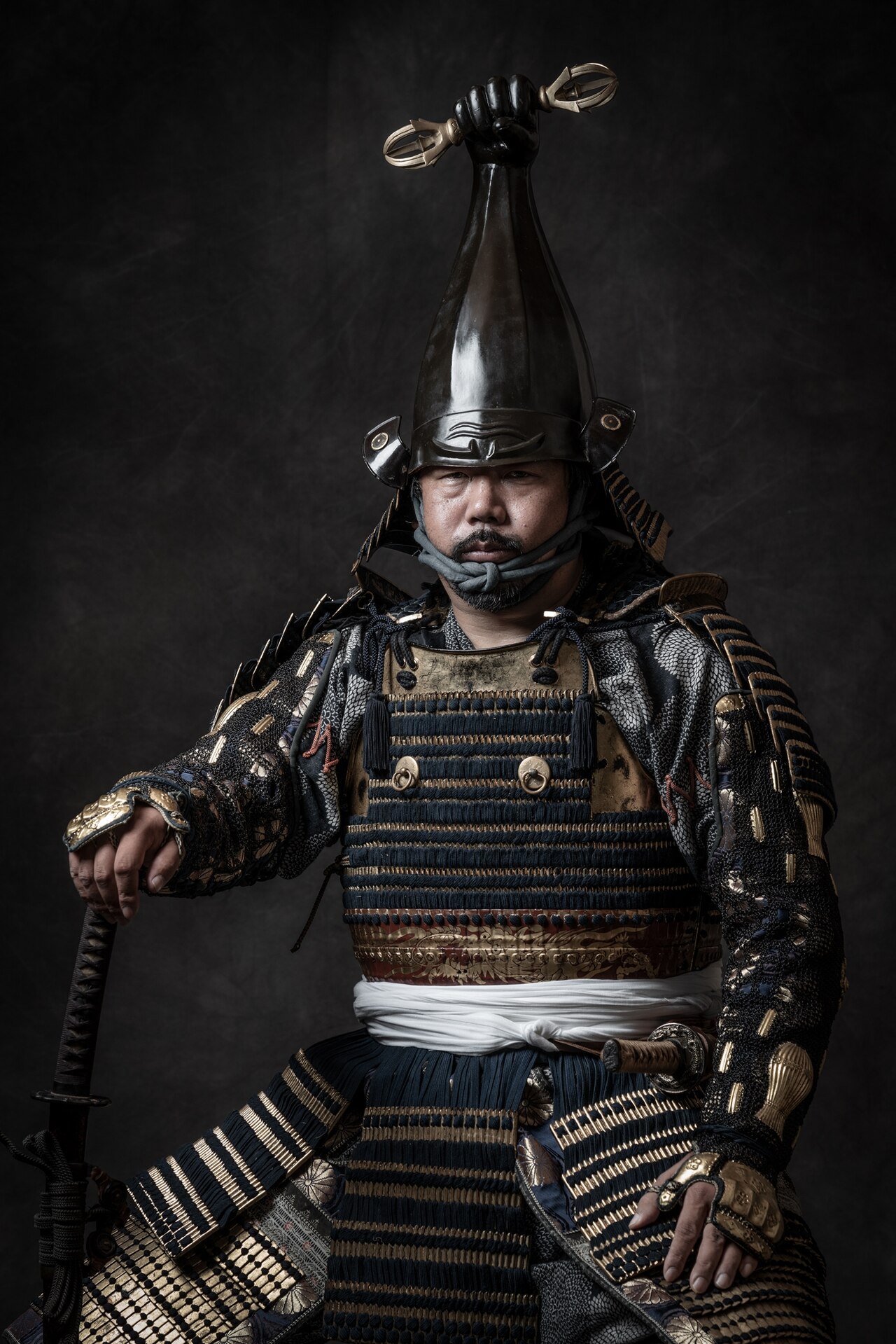 Picture of a samurai in Calvary leader costume with tall pointed helmet.