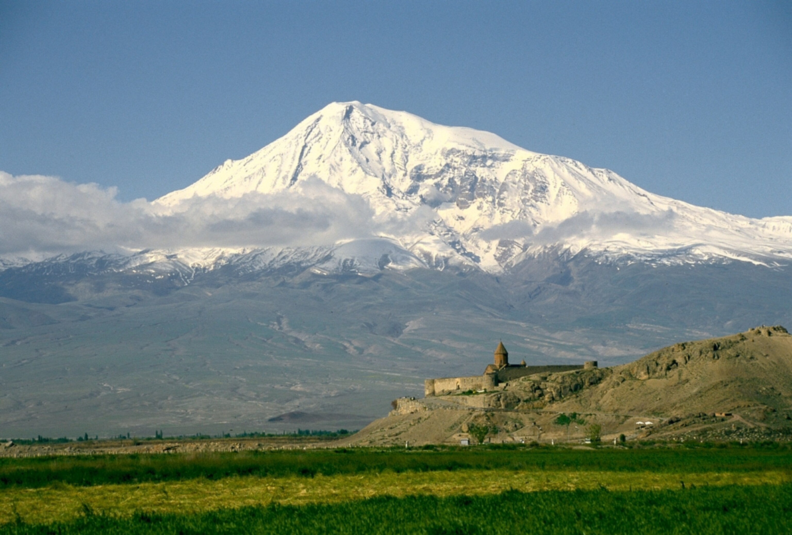 Armenia ararat. Гора Масис Армения. Гора Арарат Турция. Гора Арарат и Масис. Игдыр Турция Арарат.