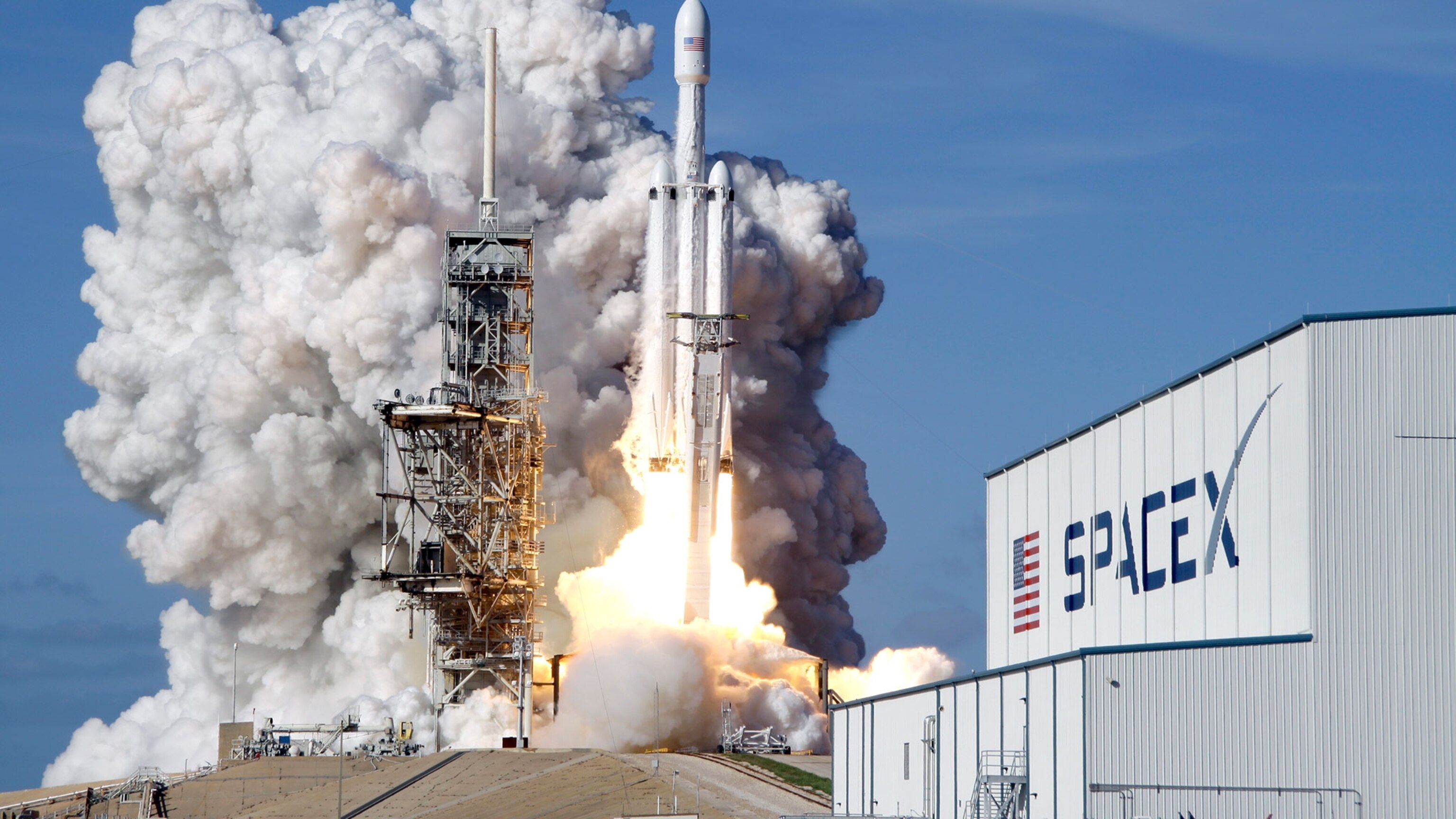 SpaceX to Fly Japanese Billionaire Yusaku Maezawa to the Moon