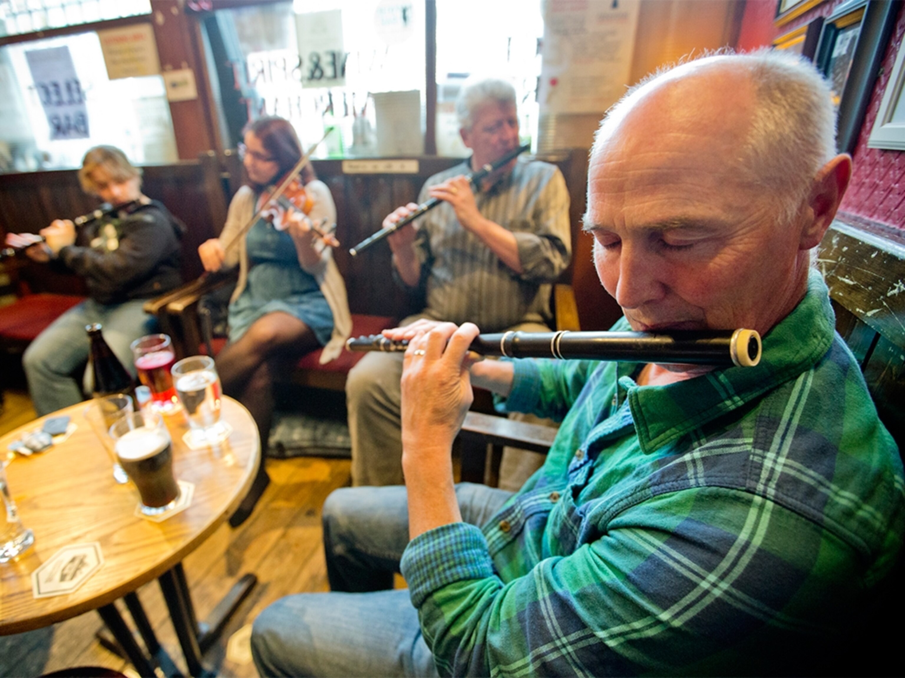musicians playing at the Cobblestone in Dublin, Ireland