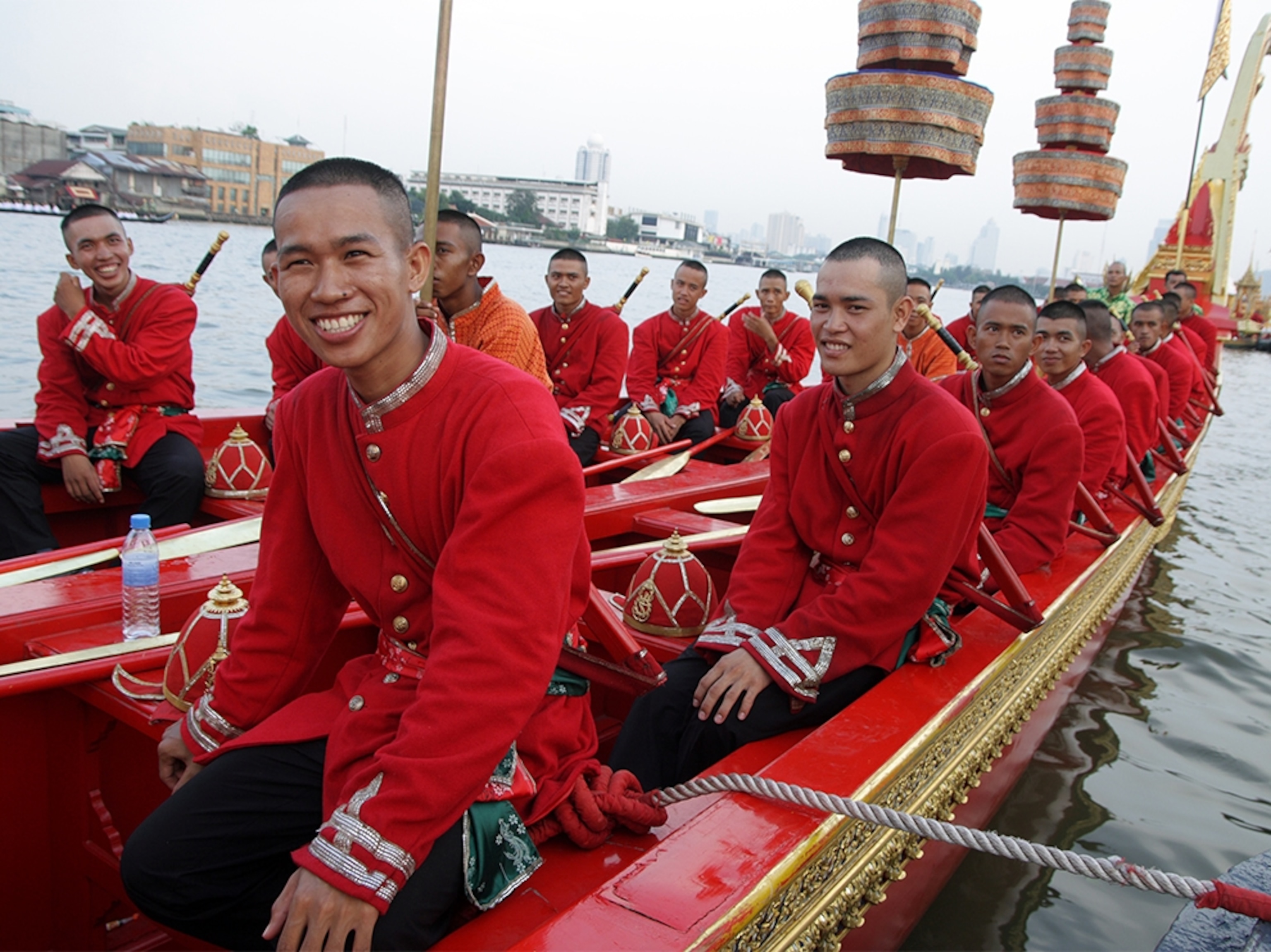 rowers on Bangkok’s Chao Phraya River