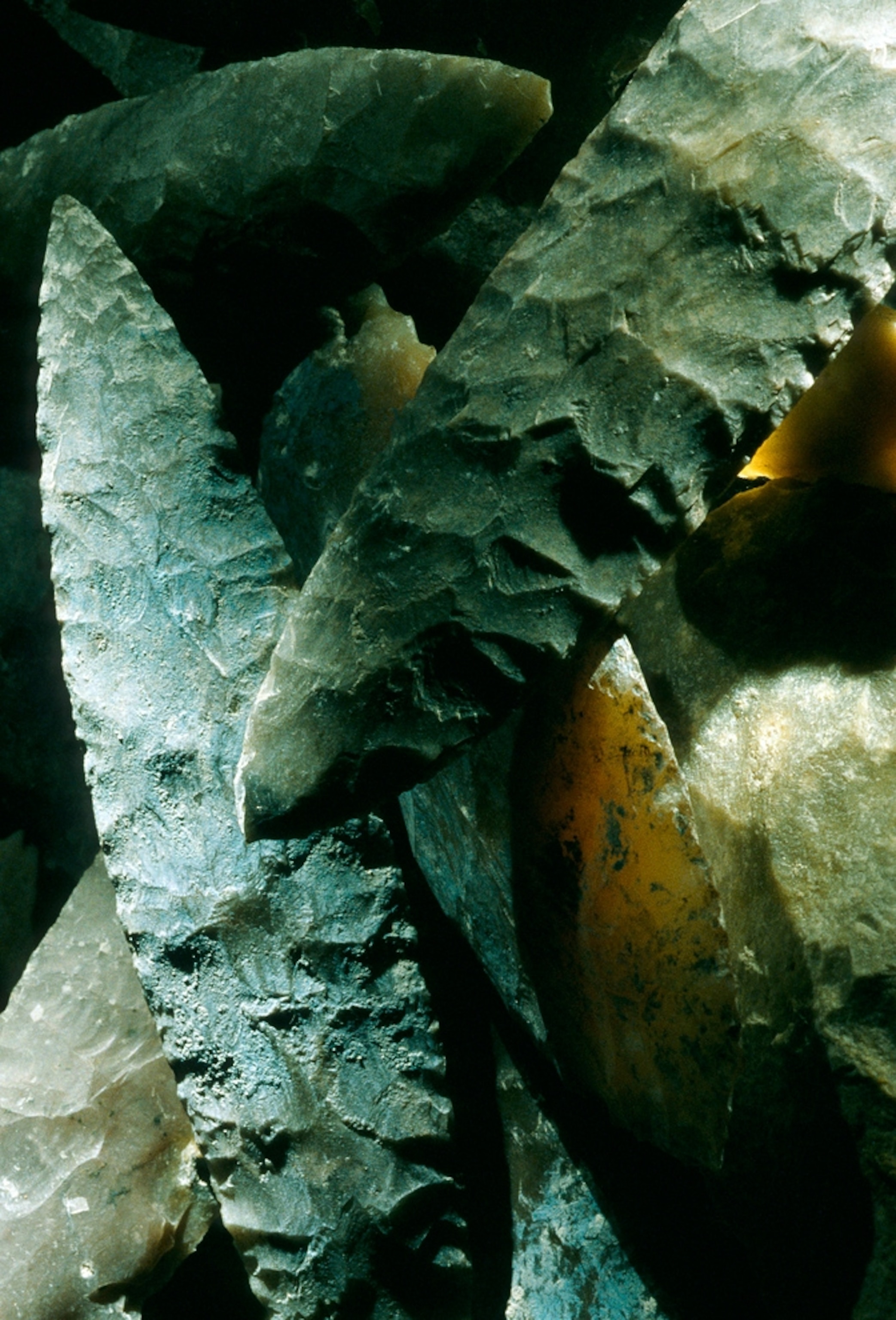 Maya-knives picture: ritualistic flint knives found in a royal burial