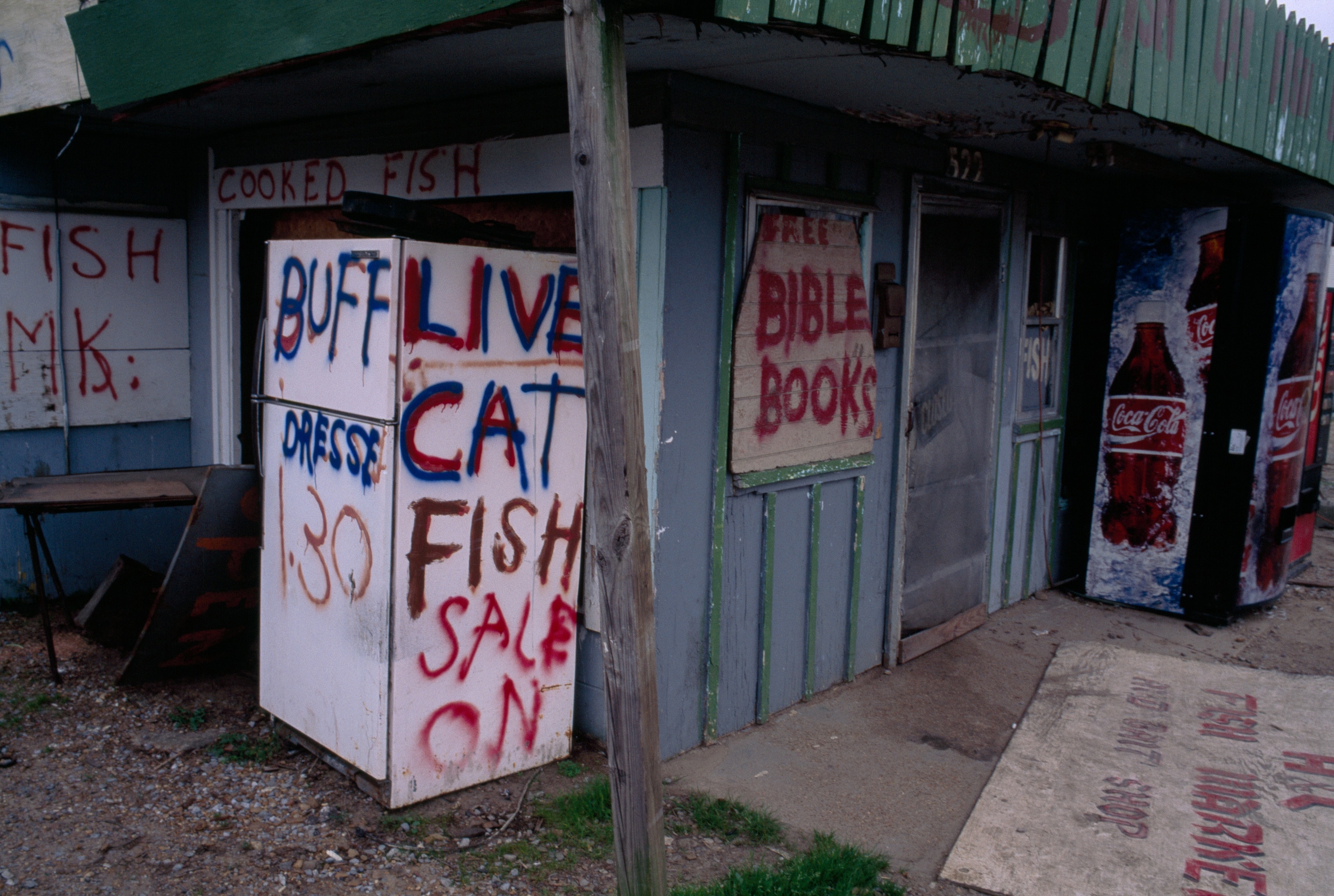 Many southerners chose to travel to Chicago seeking a way to leave the hardscrabble life exemplified by a store (shown here) in Clarksdale, Mississippi.
