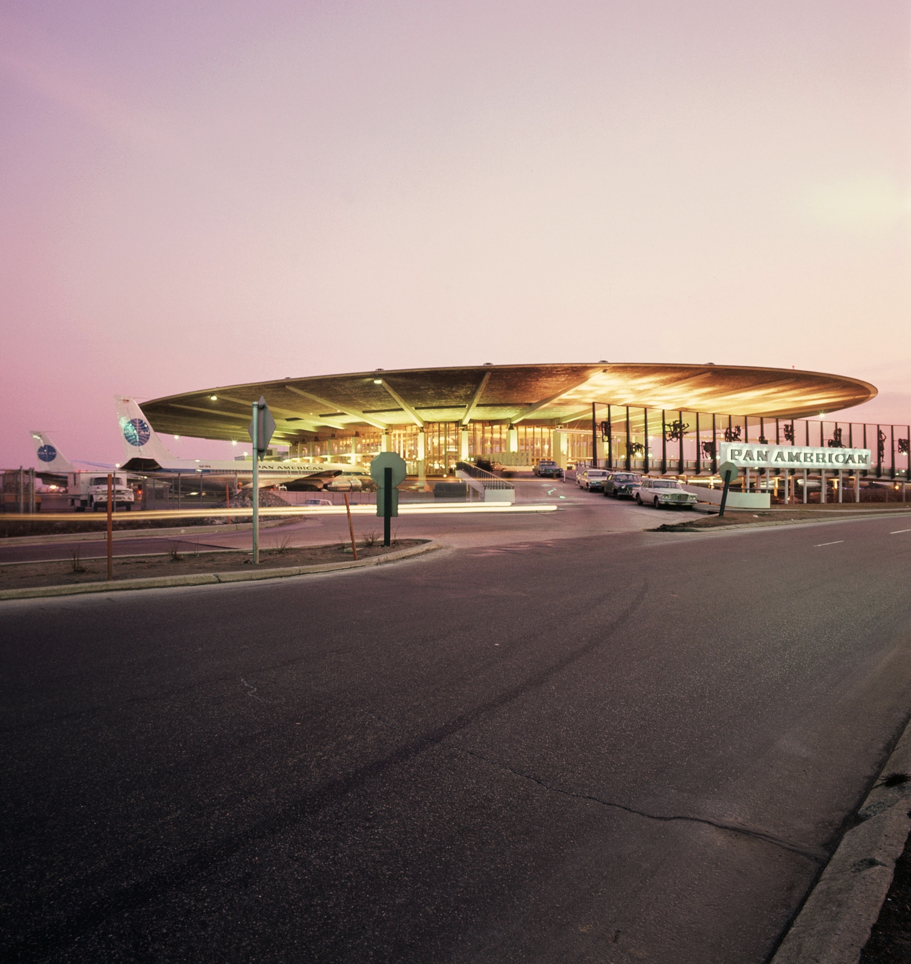 Picture of the Worldport Terminal at JFK airport near New York City
