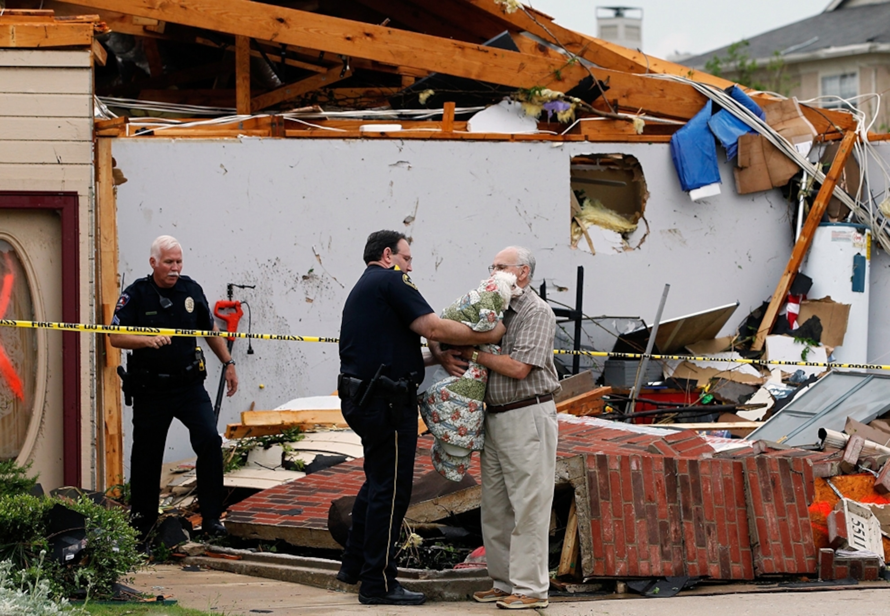 Texas tornadoes picture: a man recovers a rescued dog