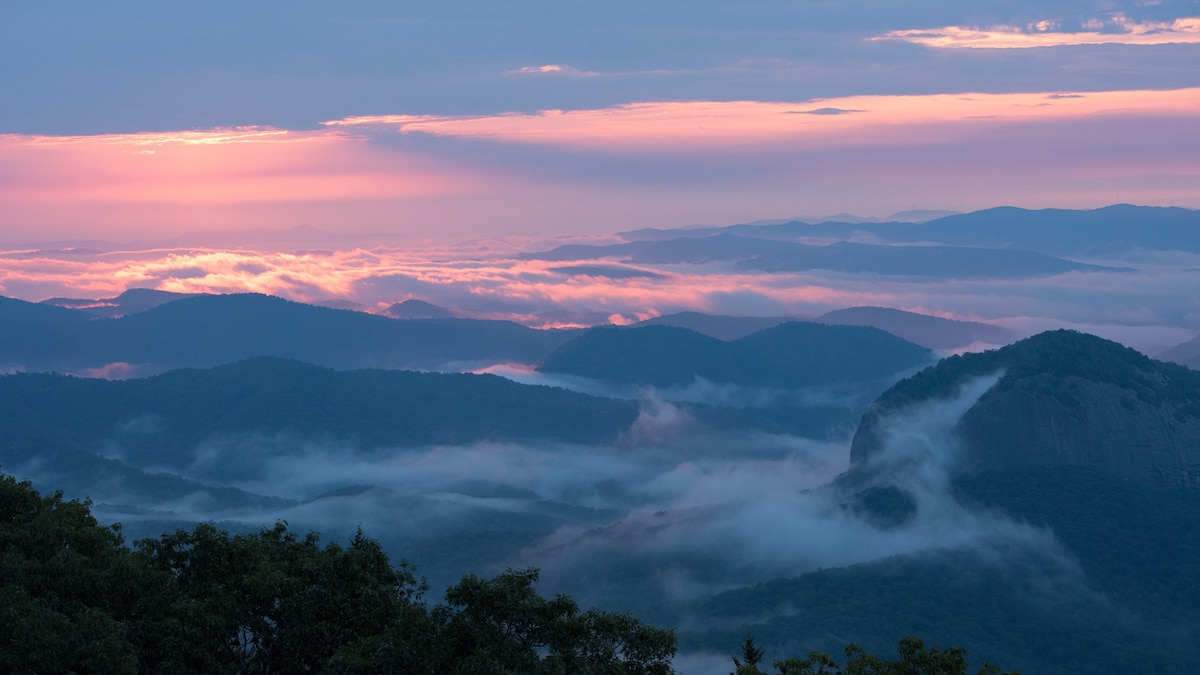 https://i.natgeofe.com/n/783c9fad-f900-42df-ac7e-c2f5217bd3d0/sunrise-asheville-north-carolina_16x9.jpg?w=1200