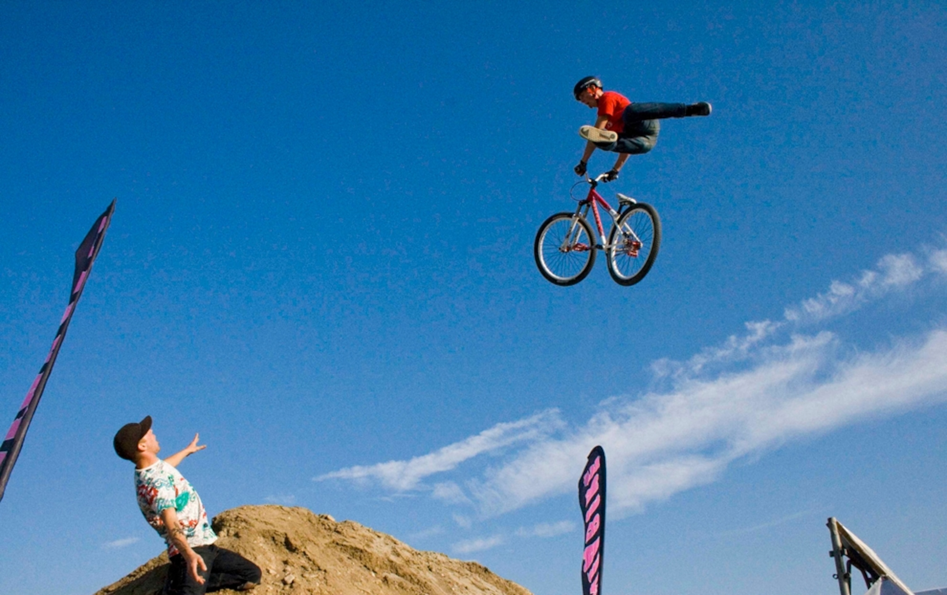 Man watches contestant in 2008 World Championships