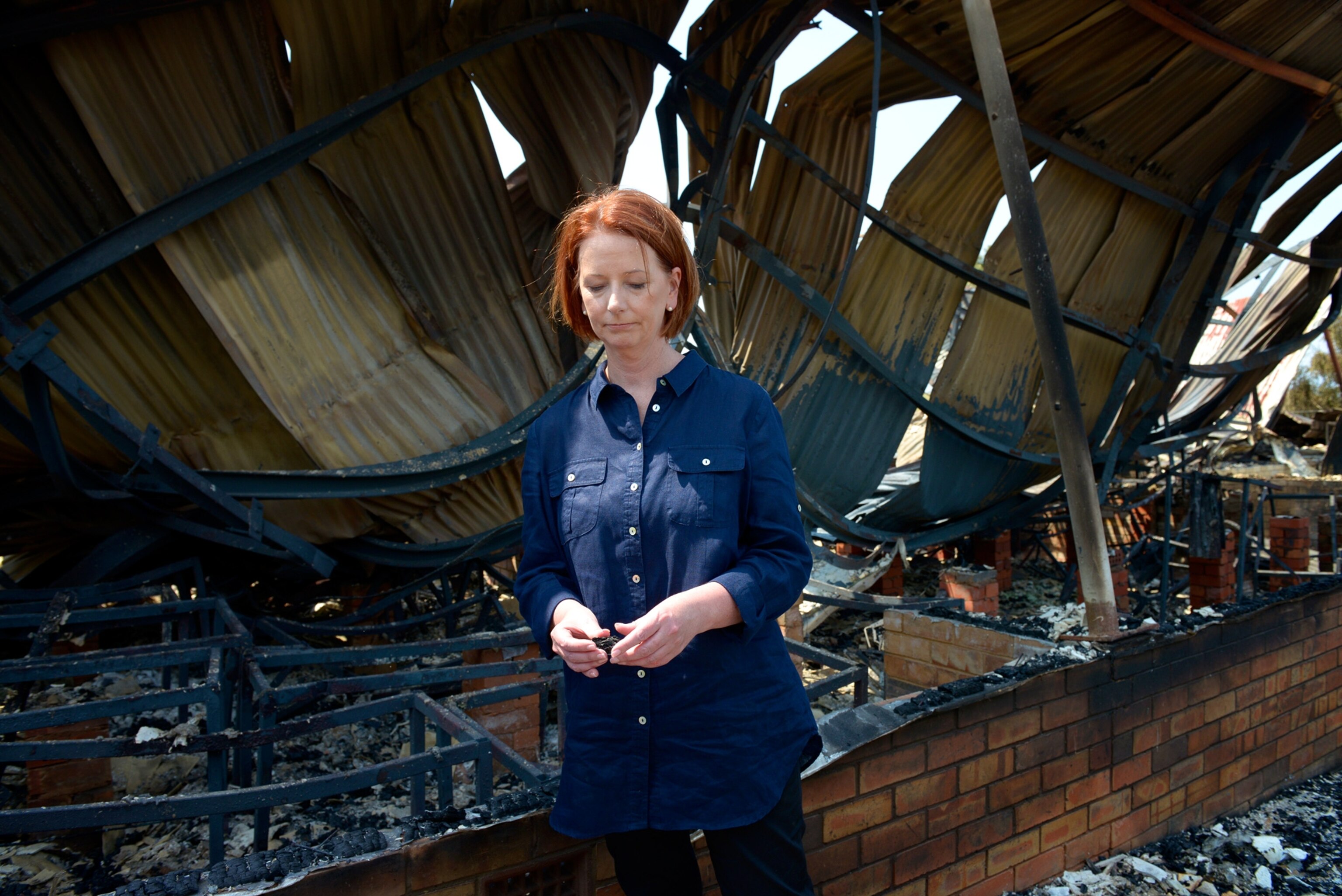Australia wildfire picture - Prime Minister Gillard visits Tasmania