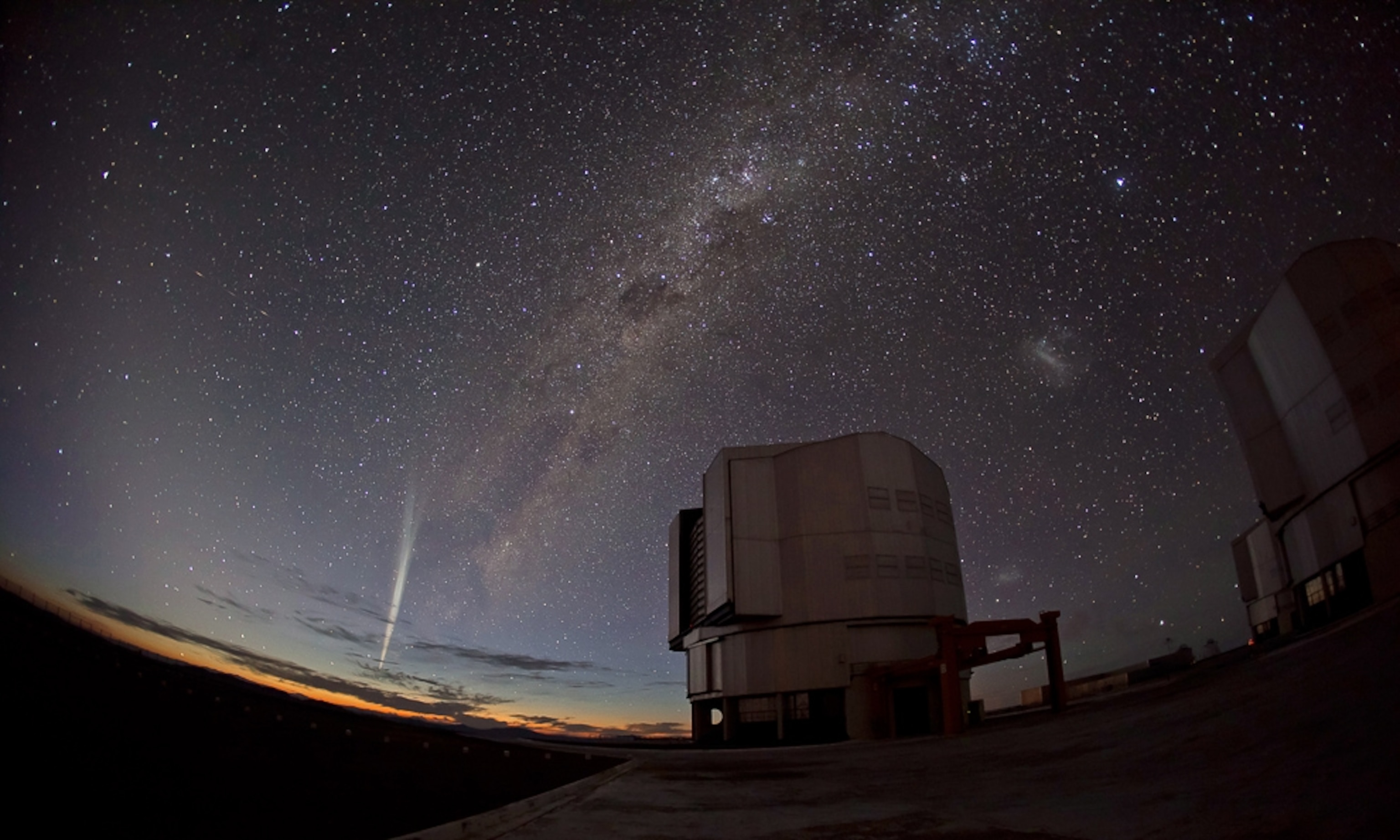 Comet Lovejoy picture: comet over an observatory in Chile