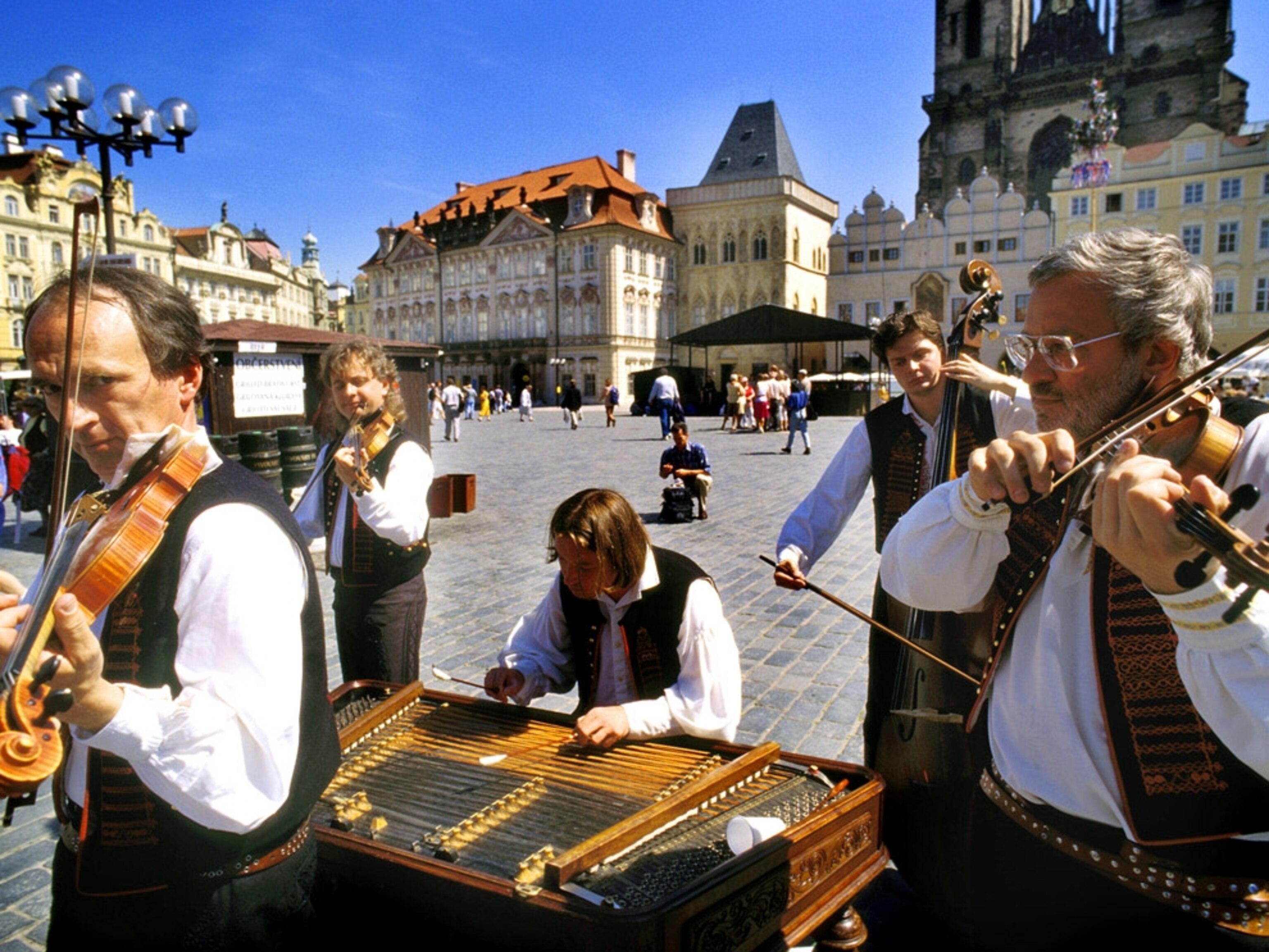 Musicians play period music