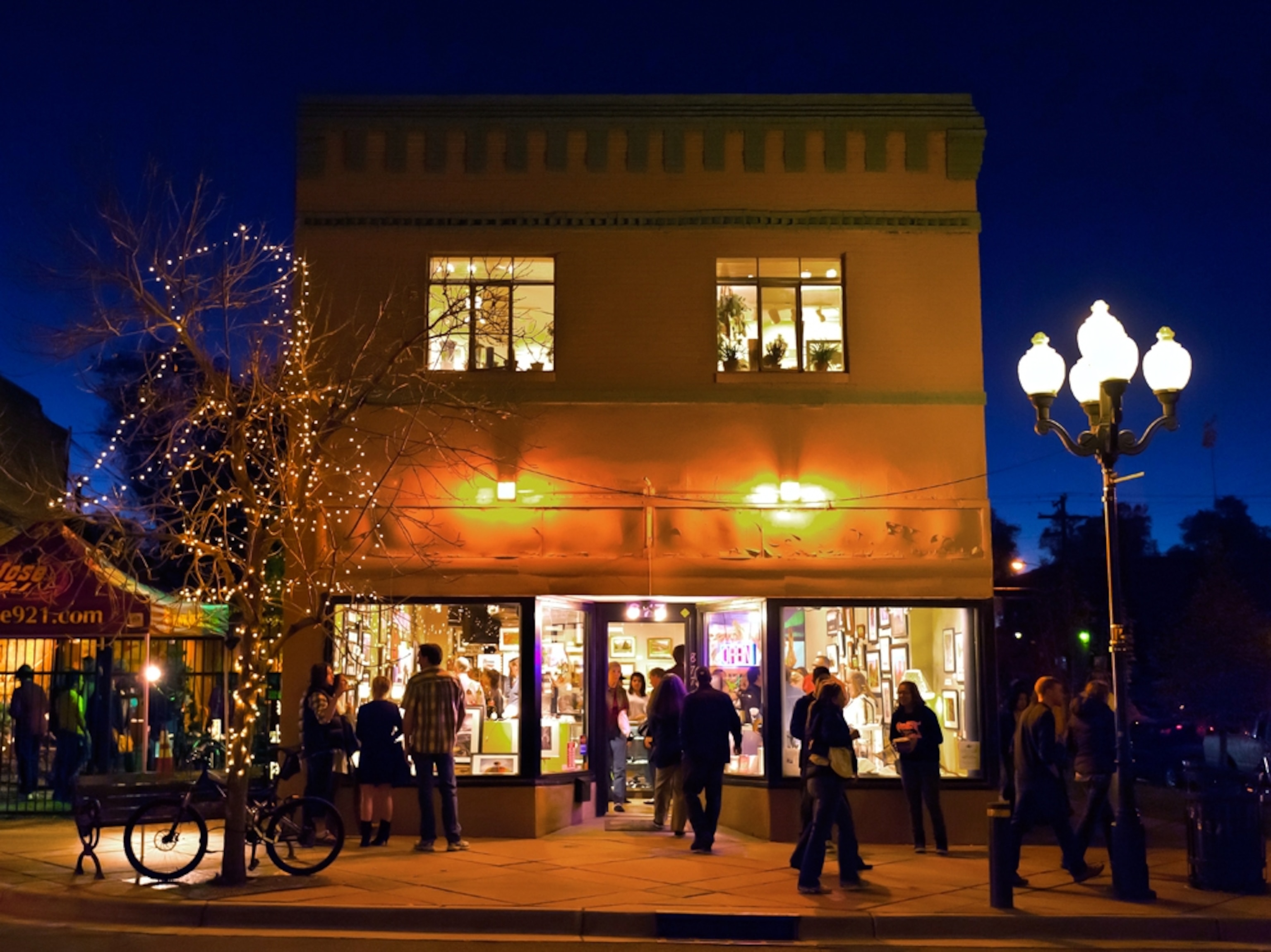 people at art gallery