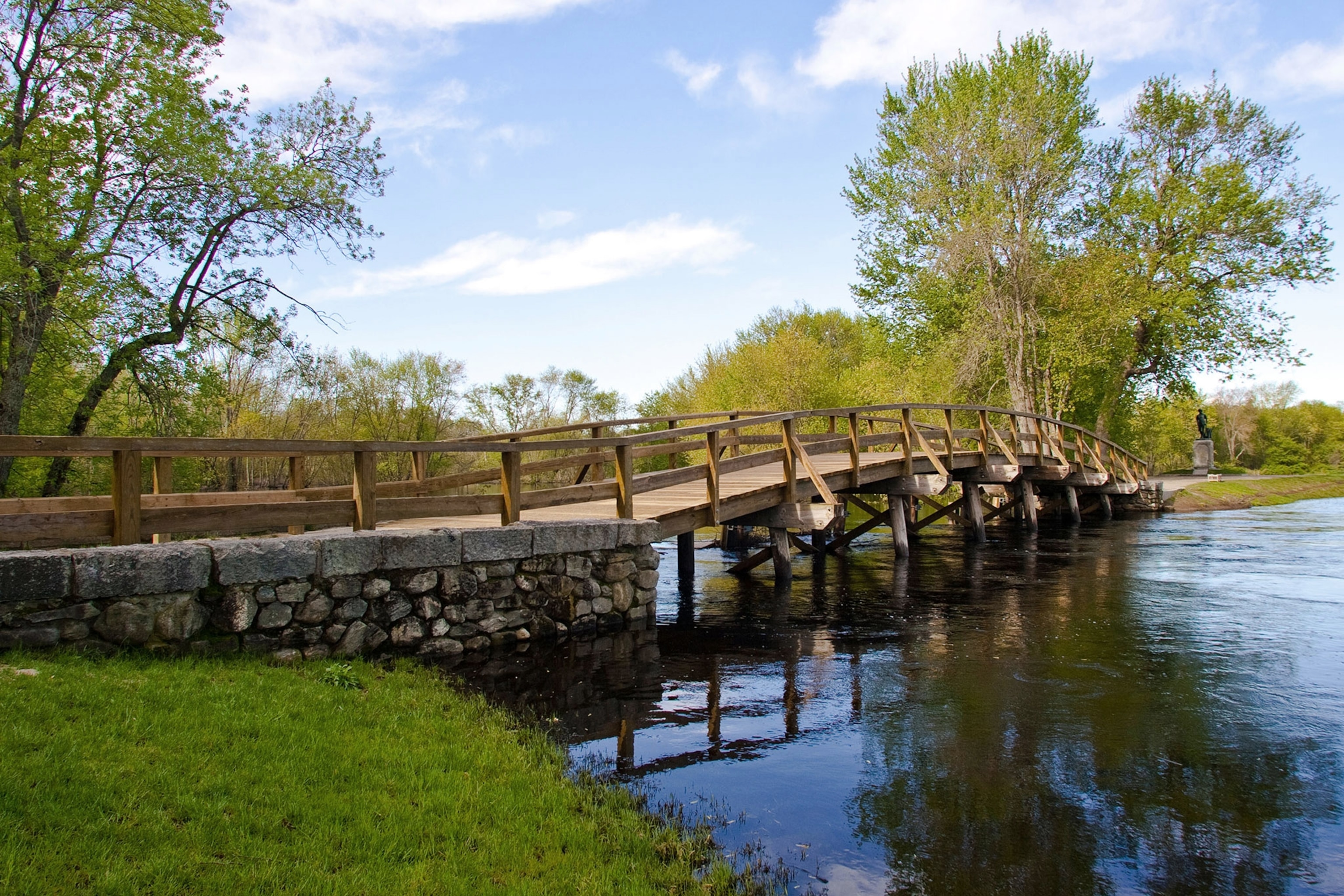 When colonial militiamen from Concord and surrounding towns clashed with British troops at North Bridge (right), the skirmish lasted only a few seconds, but it marked the beginning of a massive battle and the start of the American Revolutionary War.