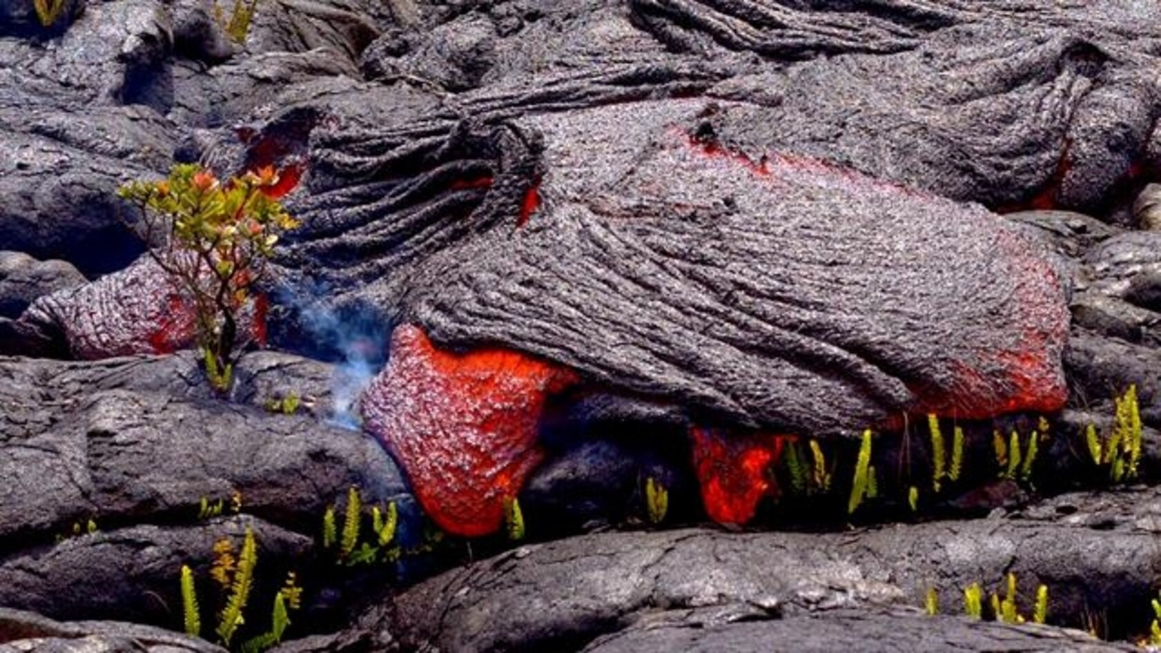 One of America's Most Dangerous Volcanoes Is Preparing to Blow, image size:1680x945