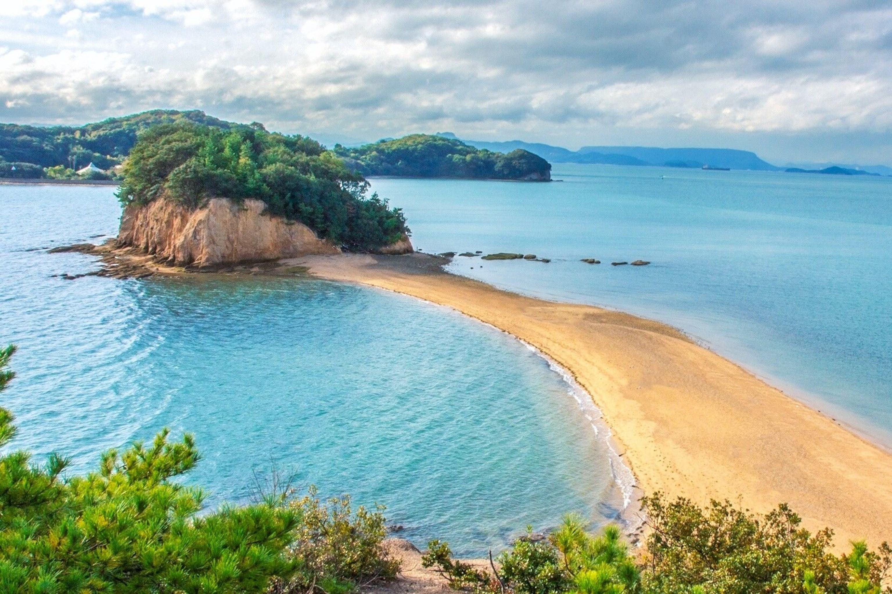 Angel Road, a strip of sand connecting the main land and the islands.