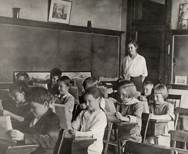 35 Vintage Pictures Celebrate School Around the World