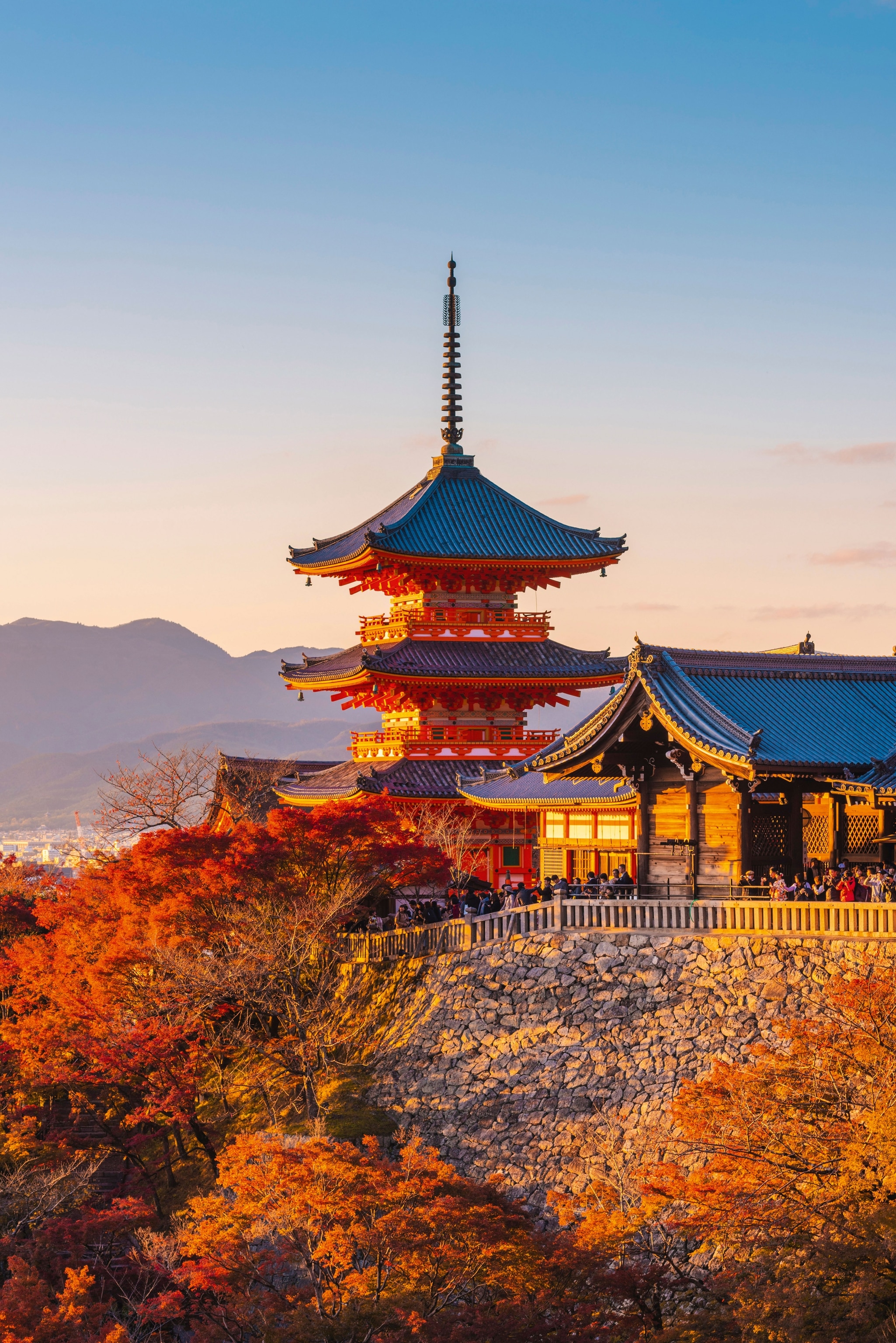afternoon image of Kiyomizu-dera temple in atumun.
