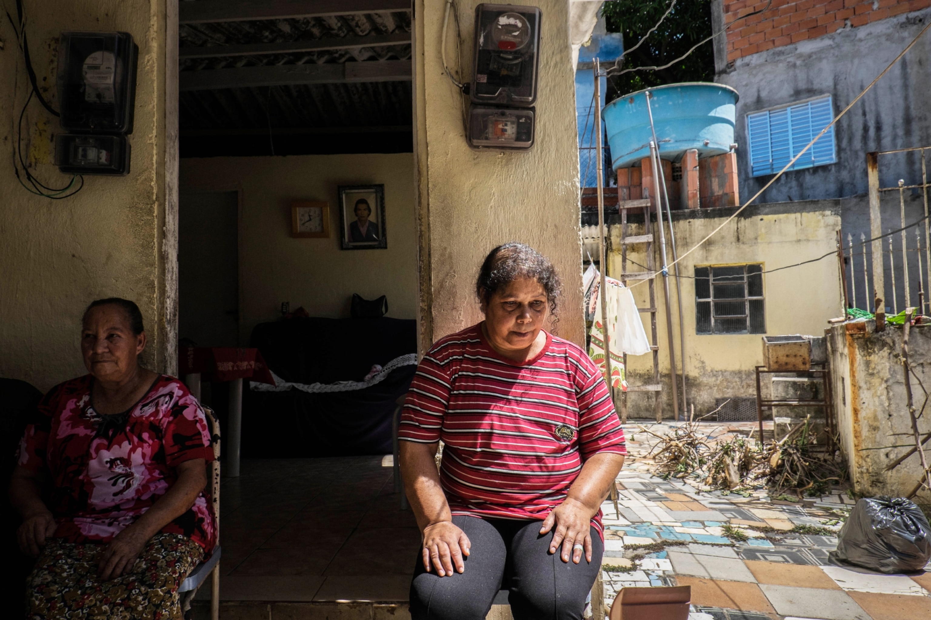 two women in the favela Jardim Comercial