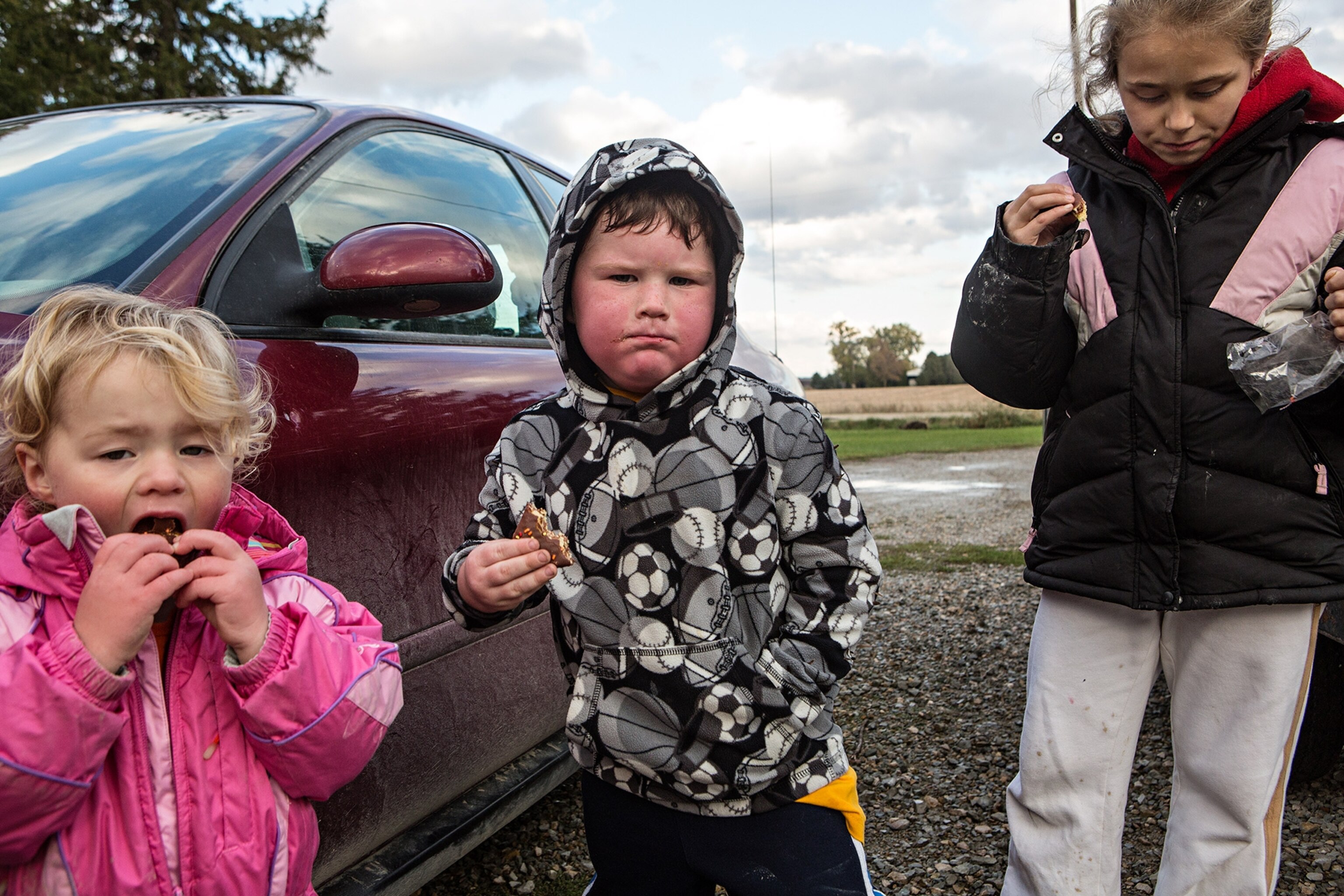 the Dreier children eating snacks outside