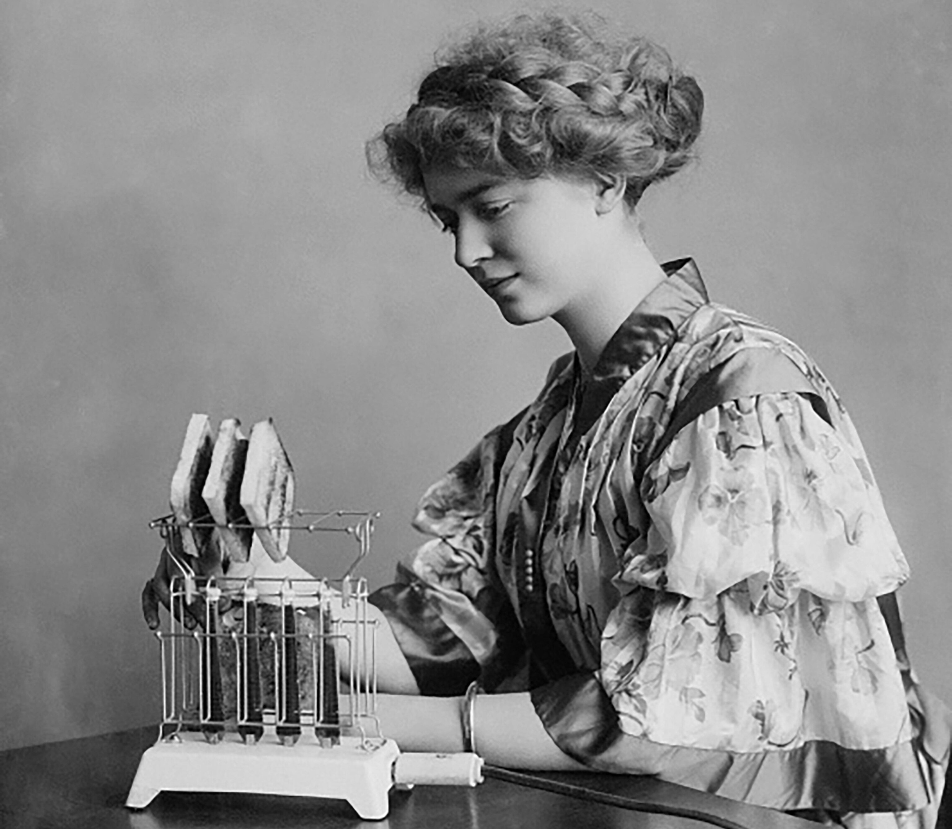 woman toasting bread in 1910