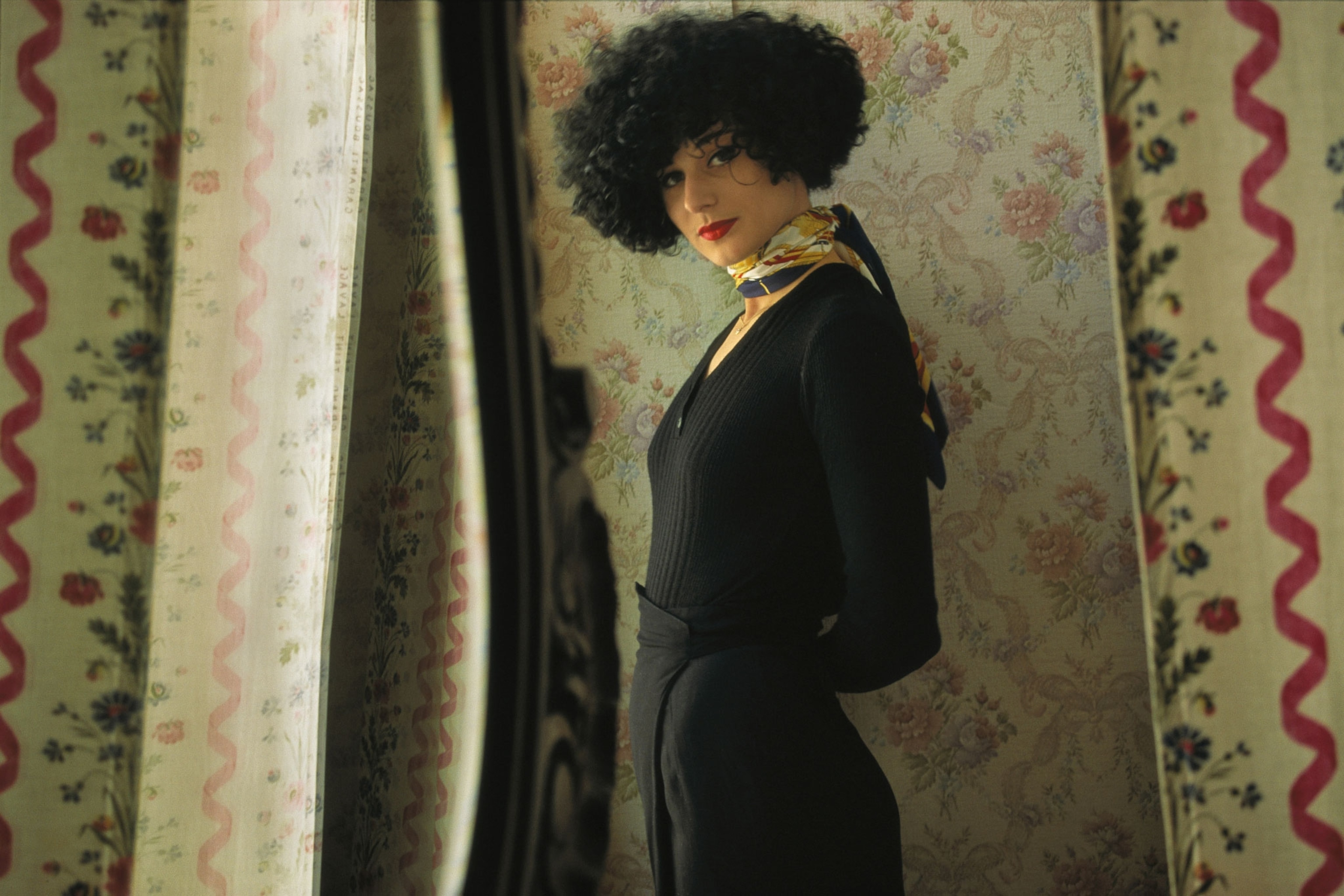 lady in black and black hat