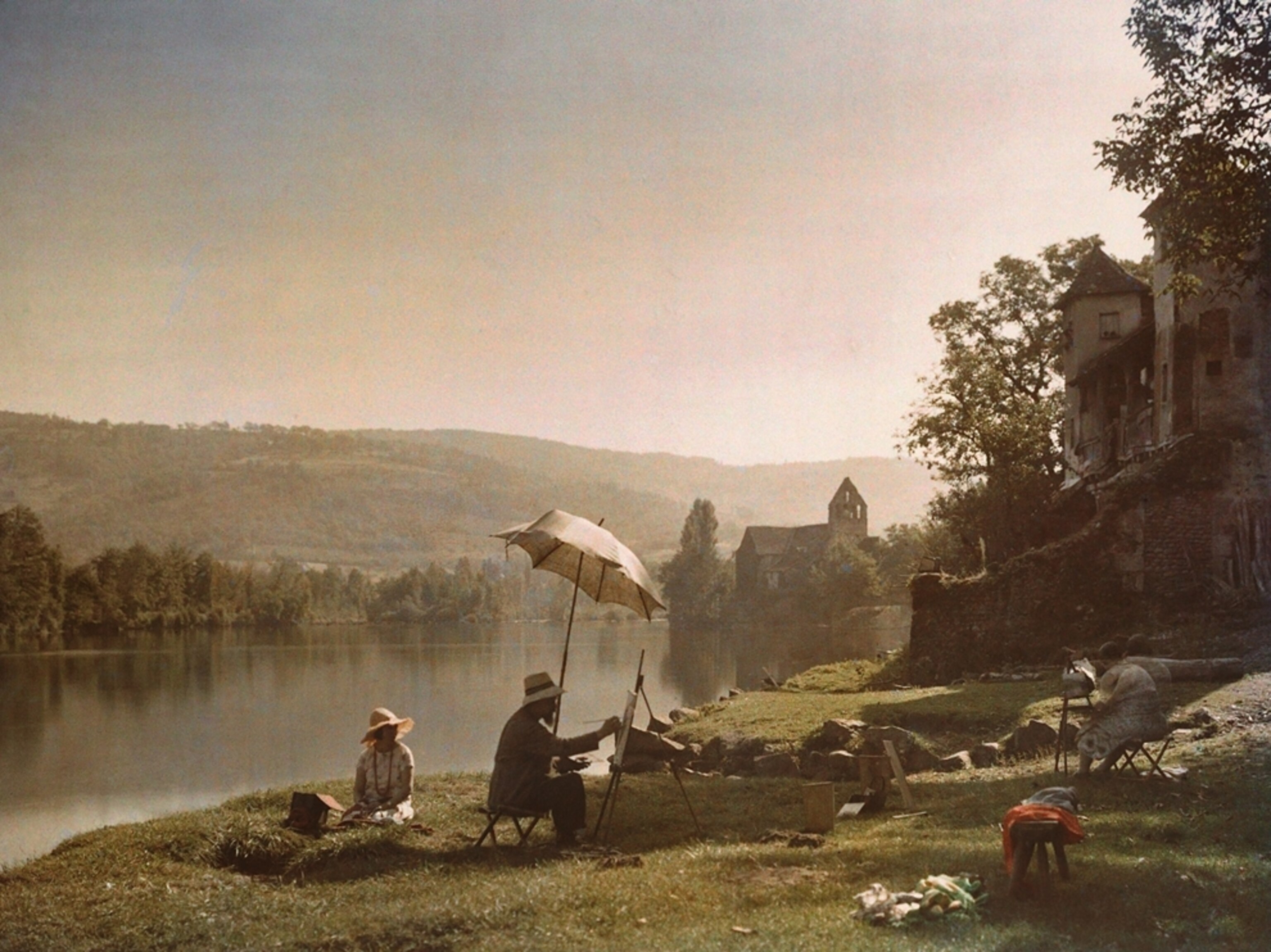 artists painting along the banks of the Dordogne River