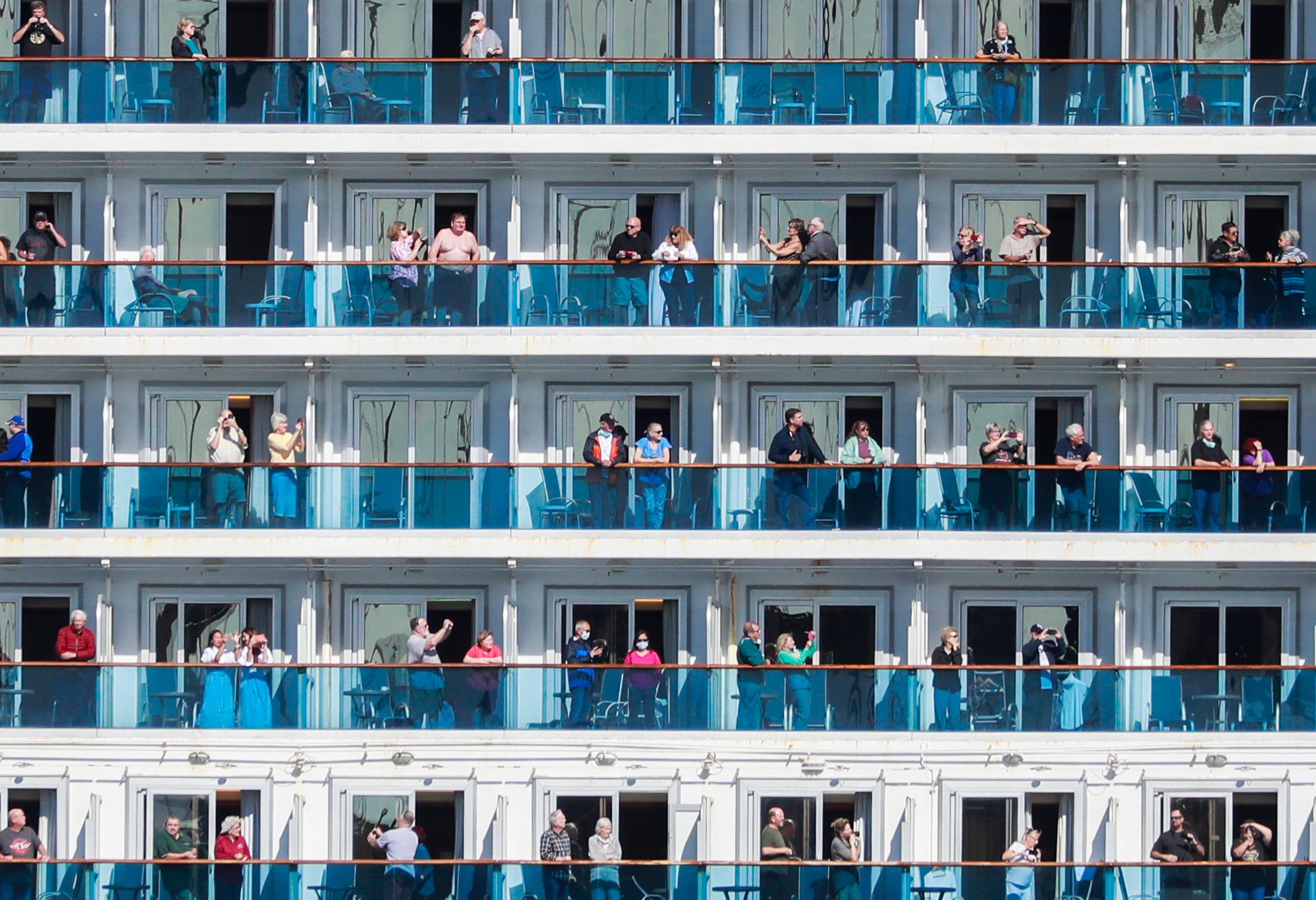 cruise ships that have covid 19