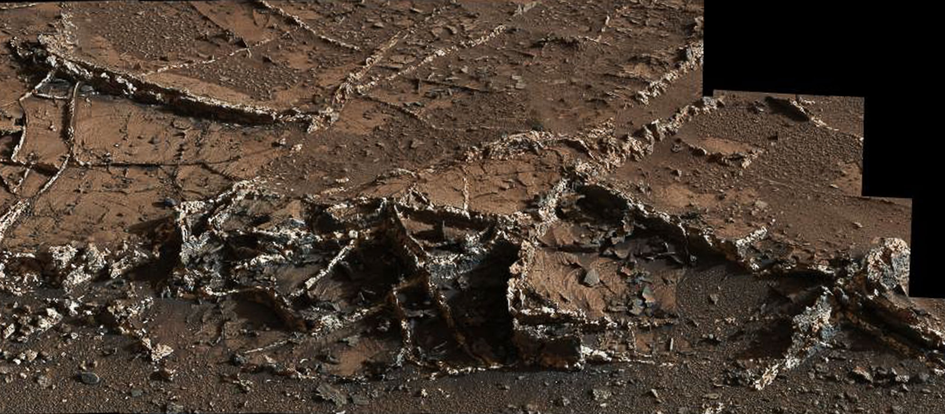 mineral veins on lower Mount Sharp on Mars