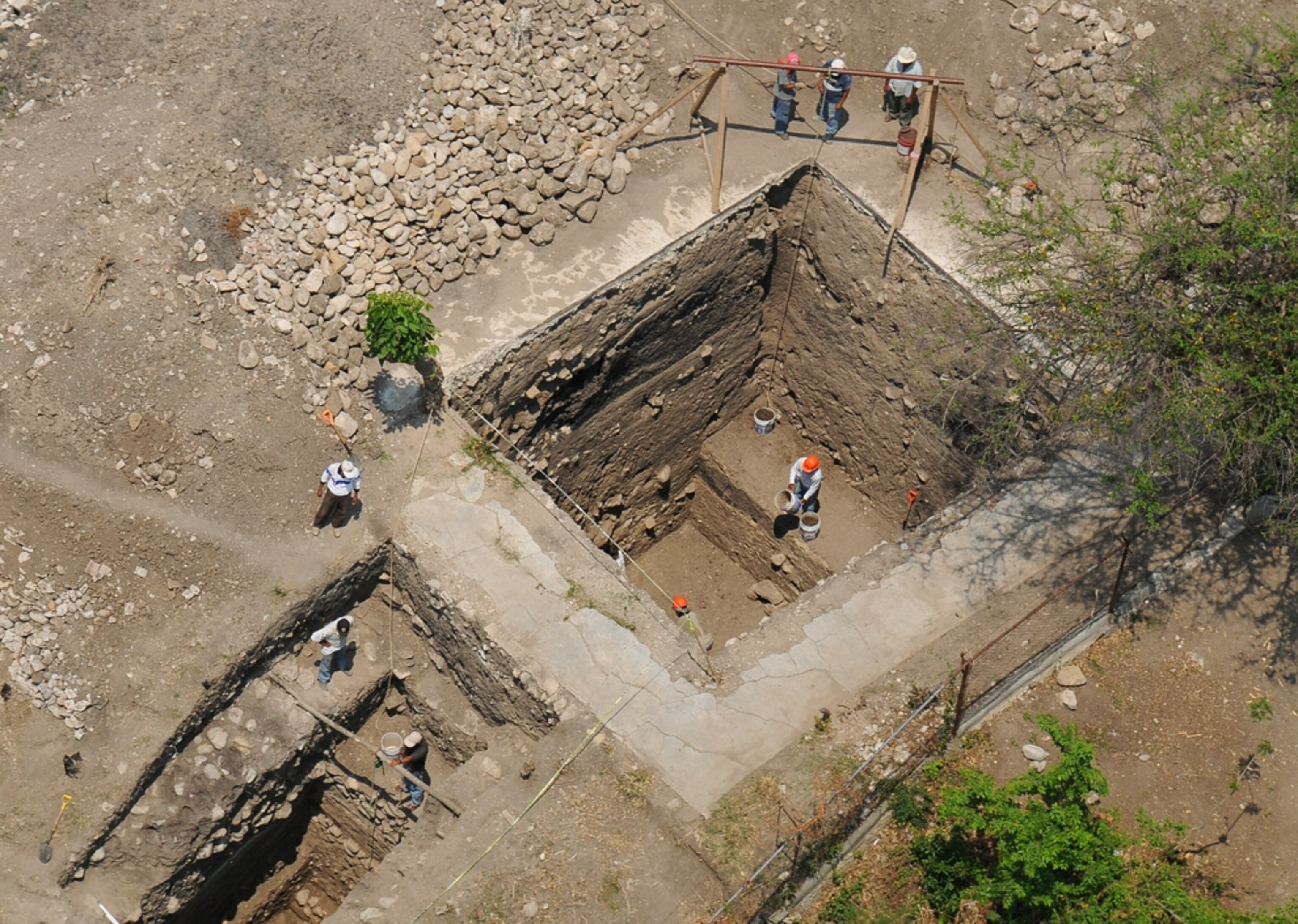 A picture of the pyramid that once held the oldest known tomb in Mesoamerica.
