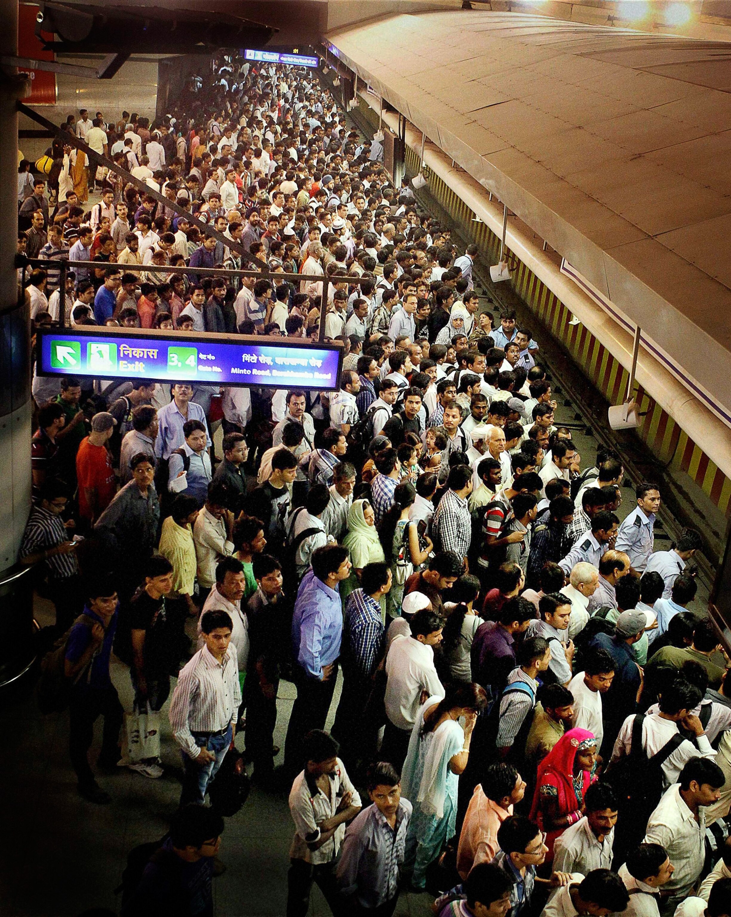 India power outage picture: commuters wait for a train in New Delhi during blackout