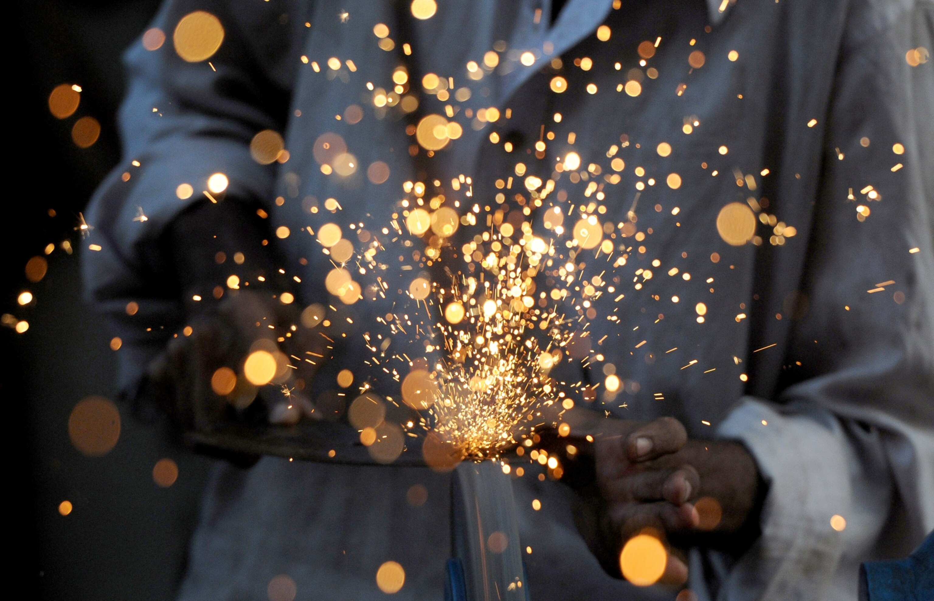 a vendor sharpening knives